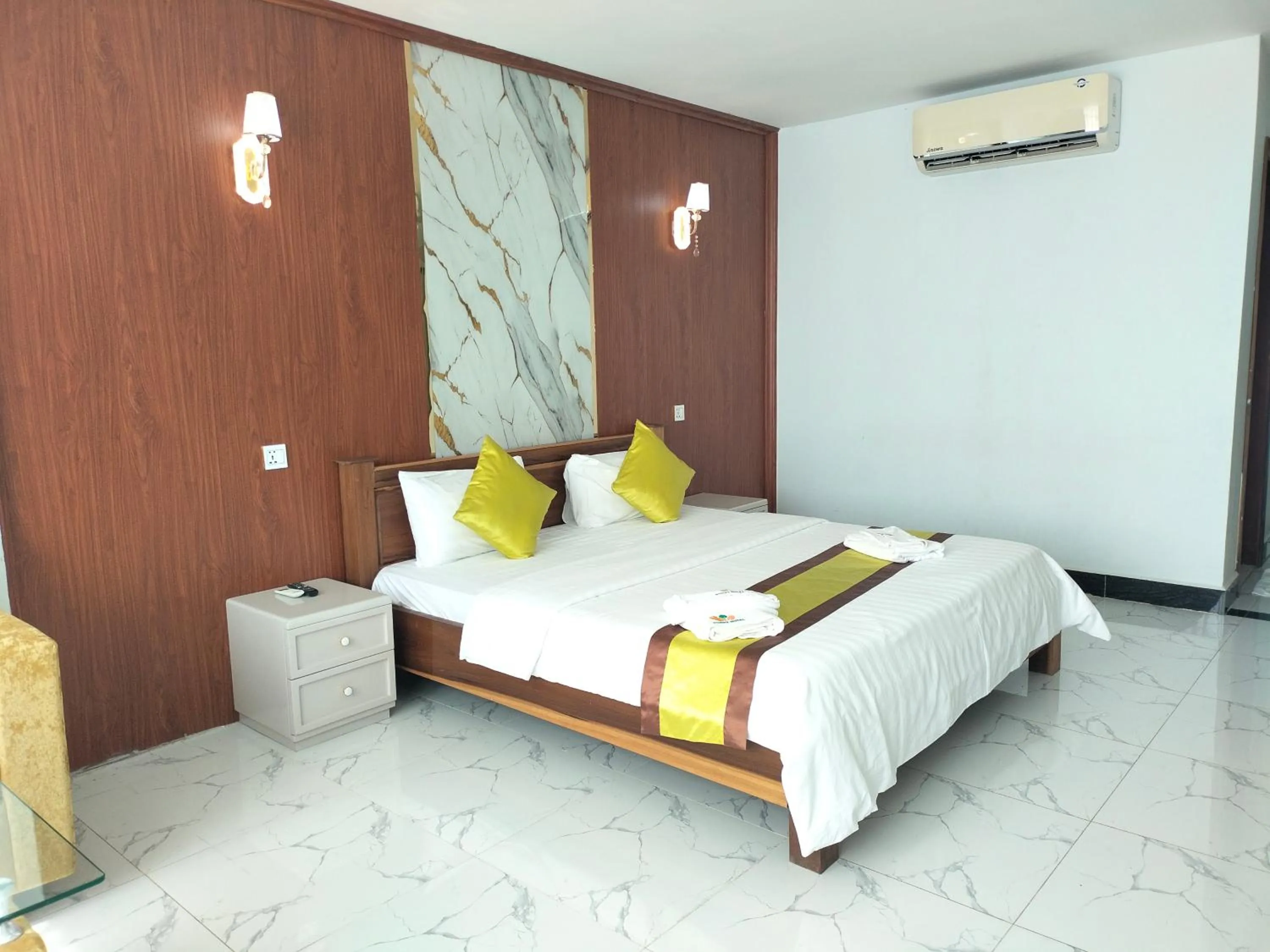 Bedroom, Bed in Kampot Sunny Hotel