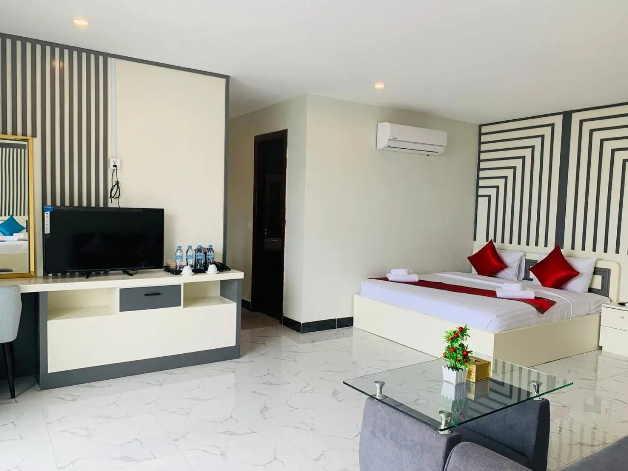 Bed in Kampot Sunny Hotel