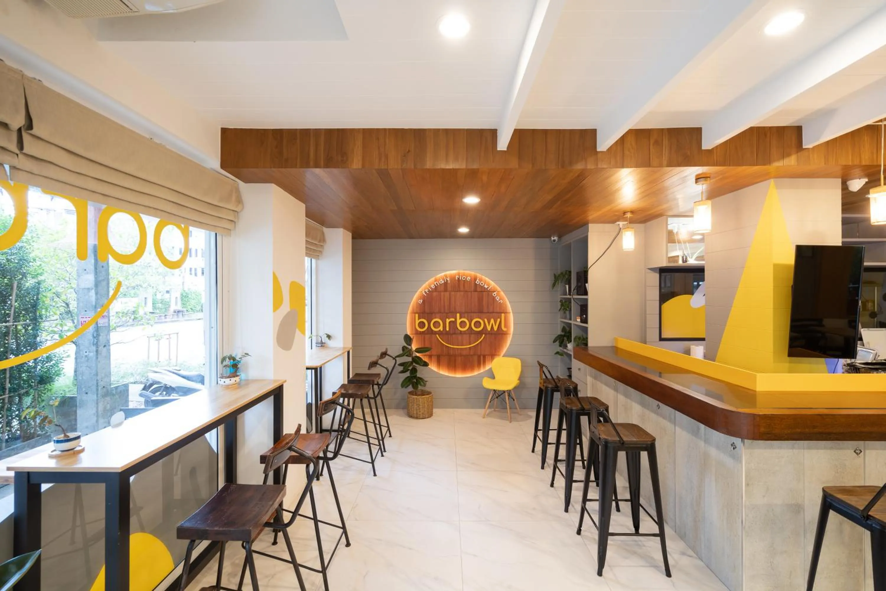 Restaurant/places to eat in Bedline Hotel - SHA Certified