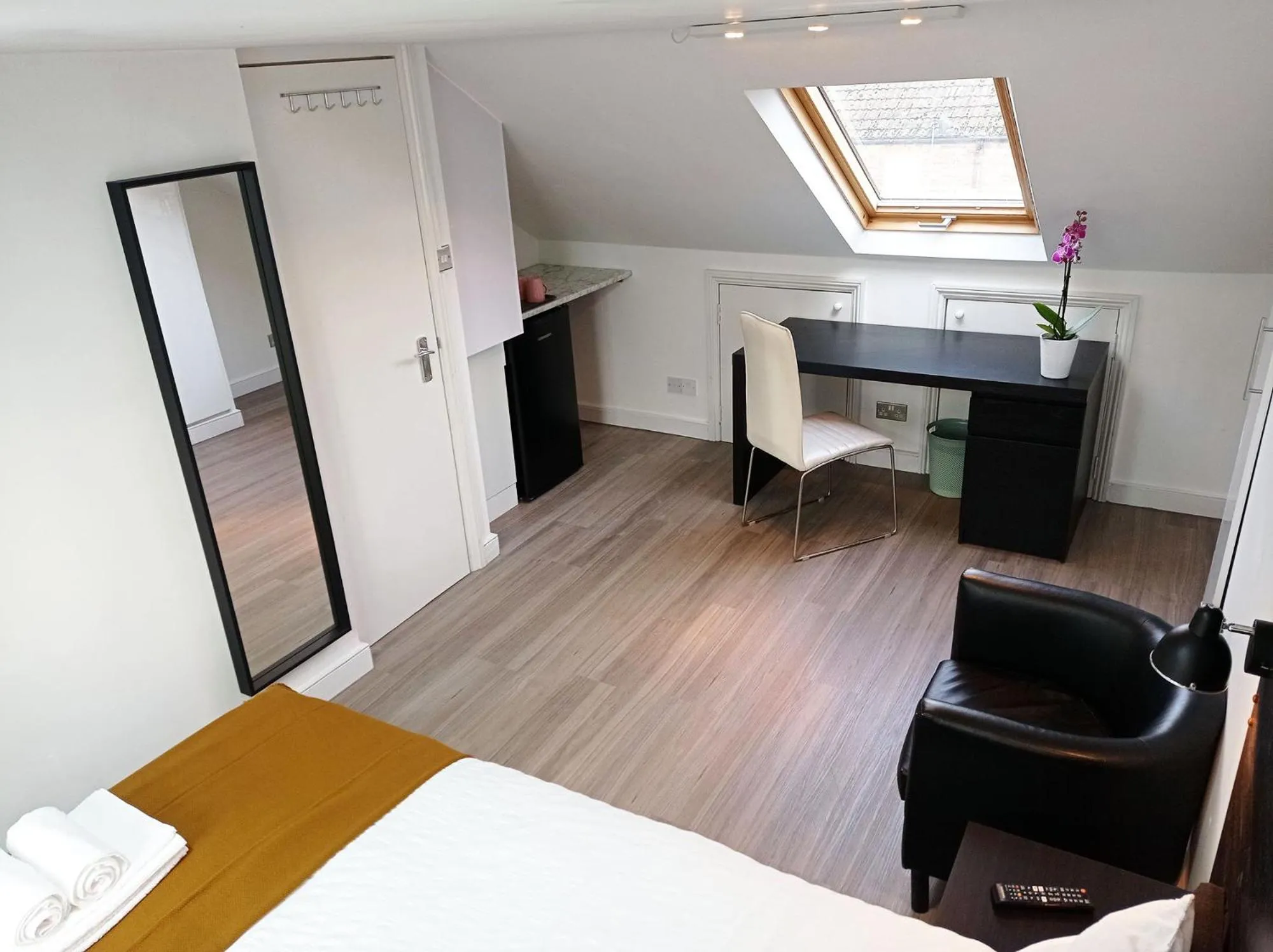 Photo of the whole room, Bed in Mill Studio A - Self contained one bed studio flat