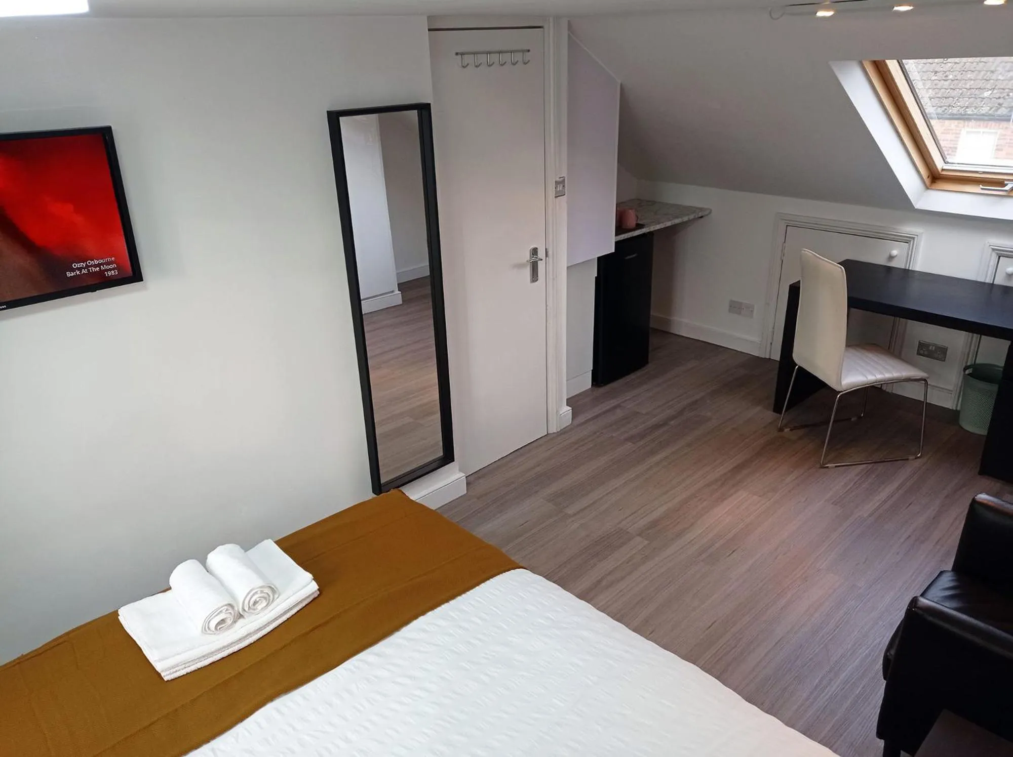 Bedroom, Bed in Mill Studio A - Self contained one bed studio flat