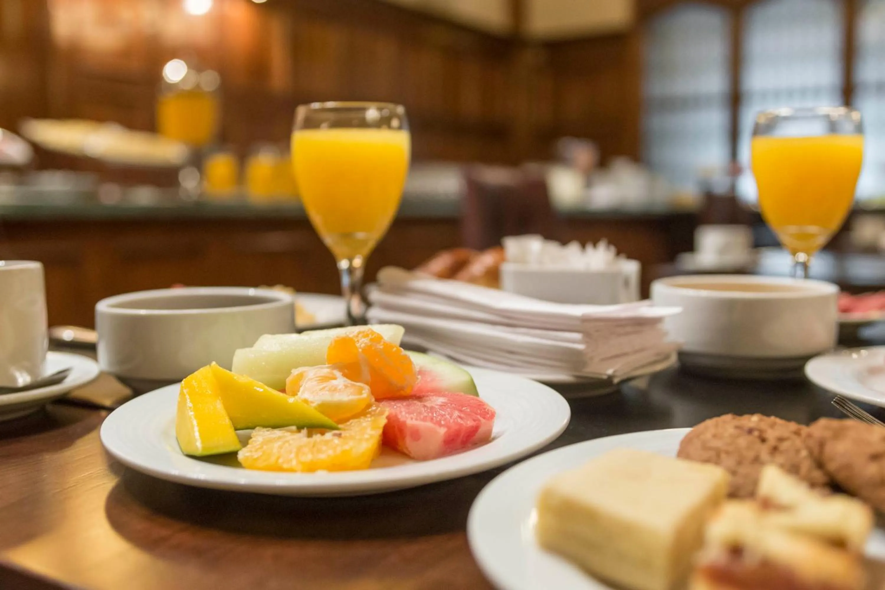 Restaurant/places to eat in Claridge Hotel