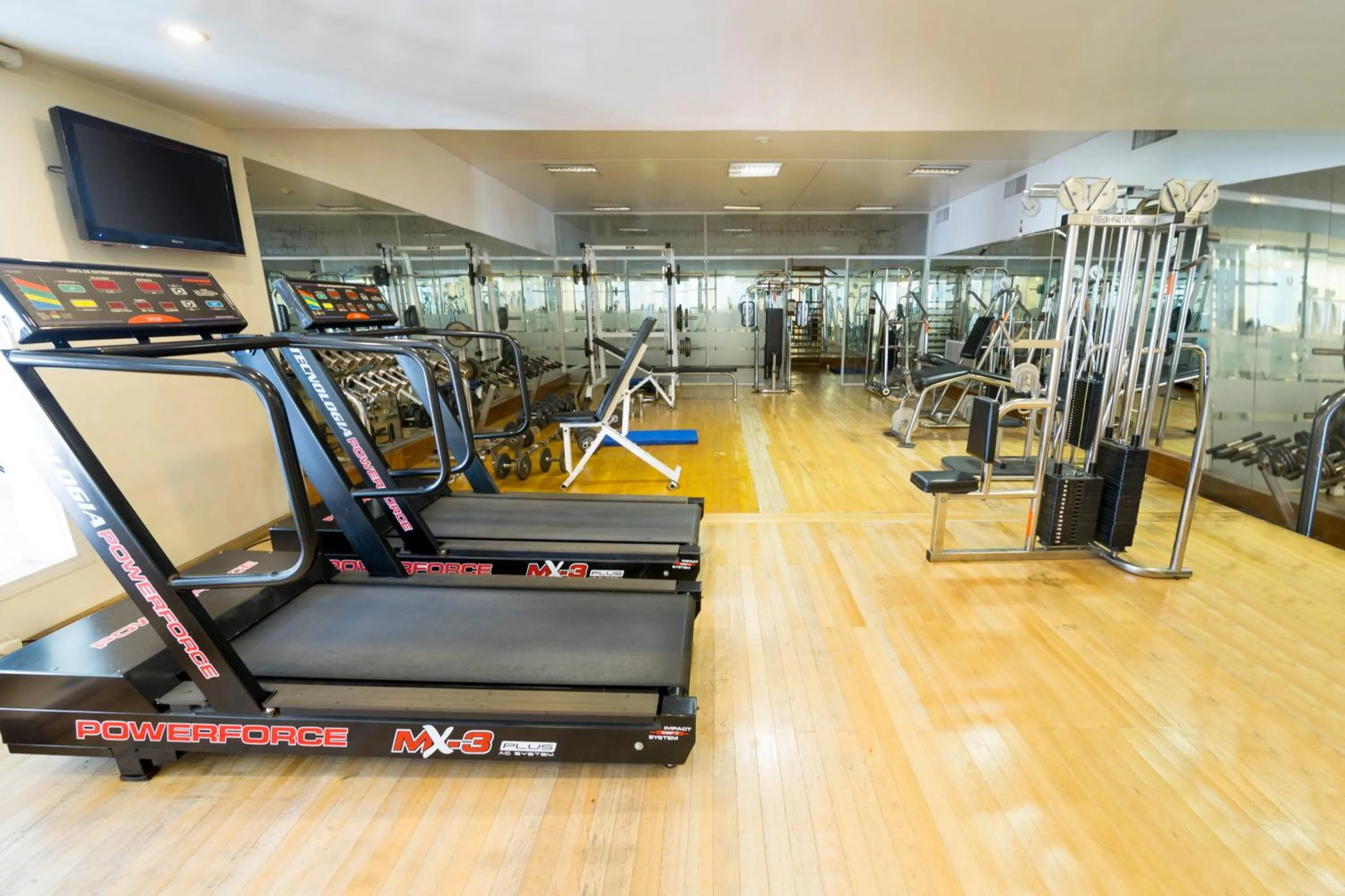Fitness centre/facilities in Claridge Hotel