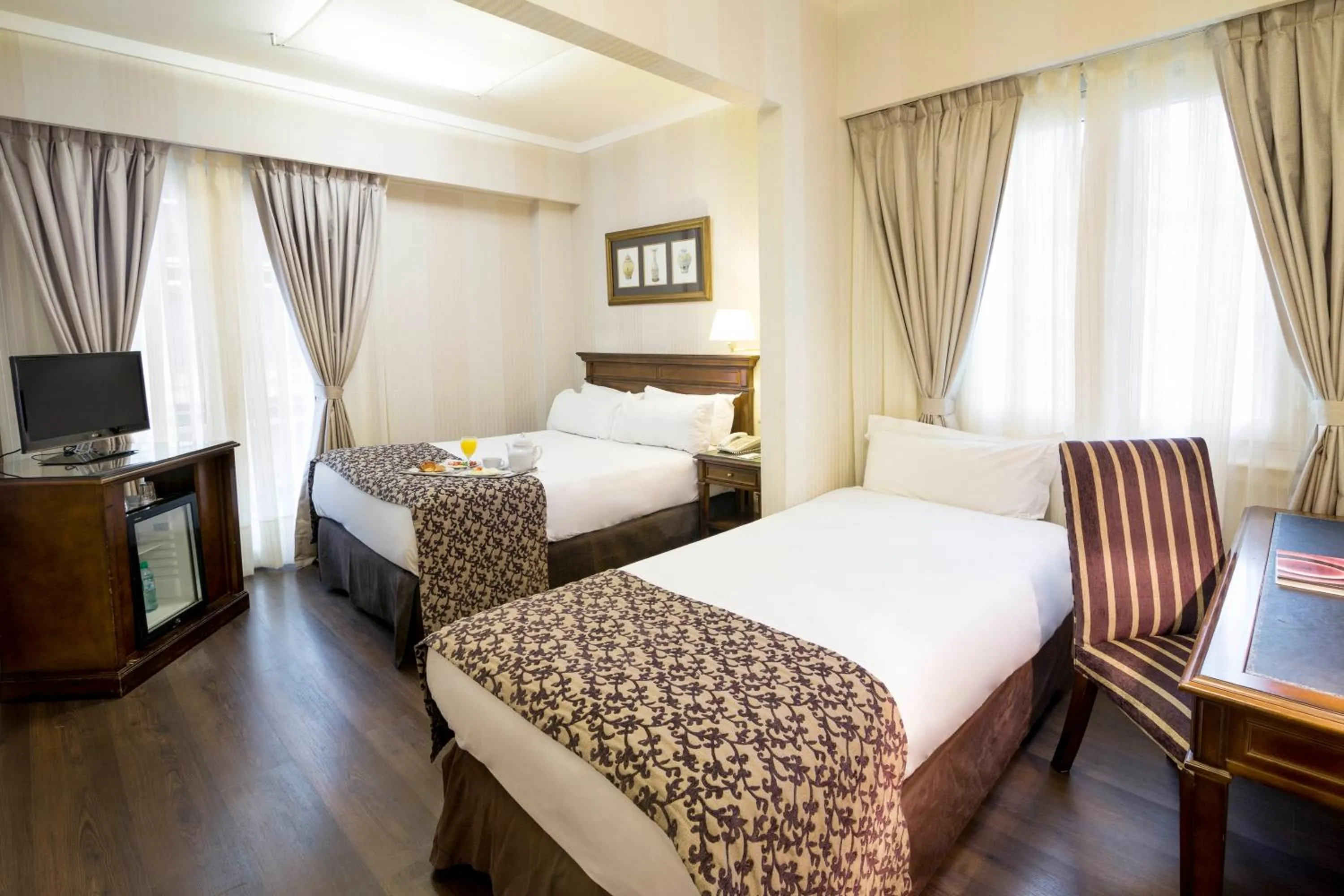 TV and multimedia, Bed in Claridge Hotel