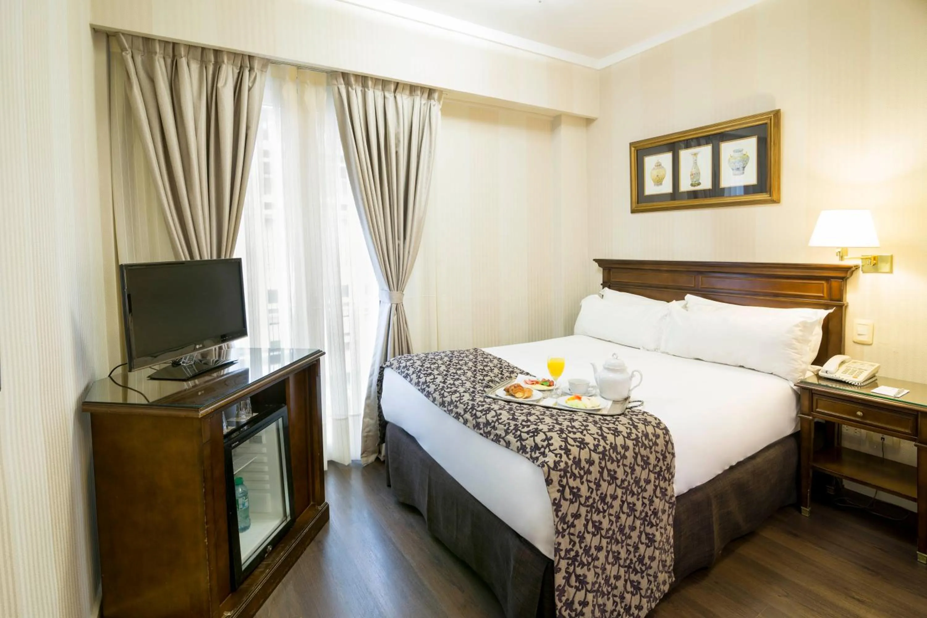 TV and multimedia, Bed in Claridge Hotel