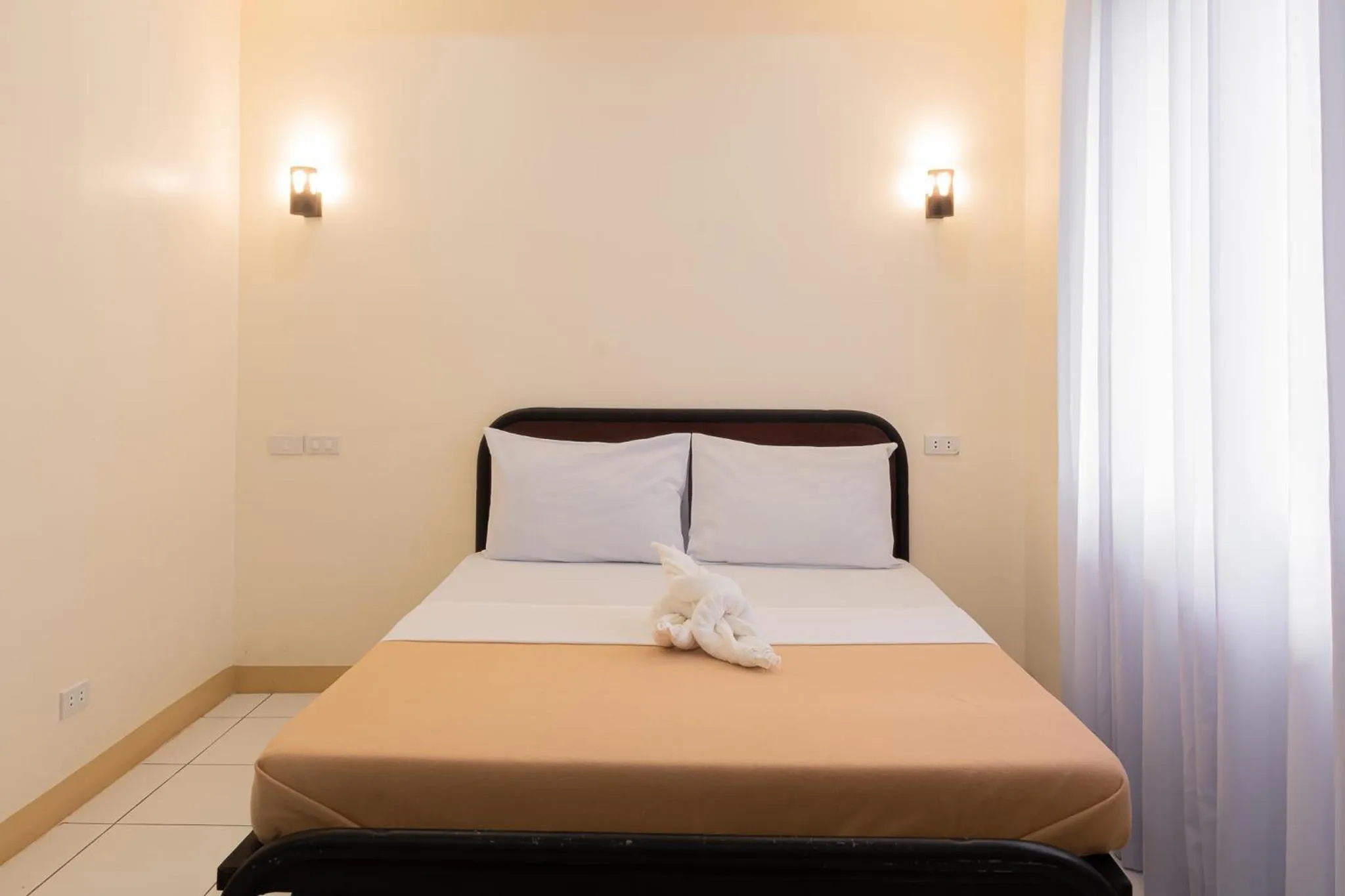 Bed in Almira Diving Resort- Panglao