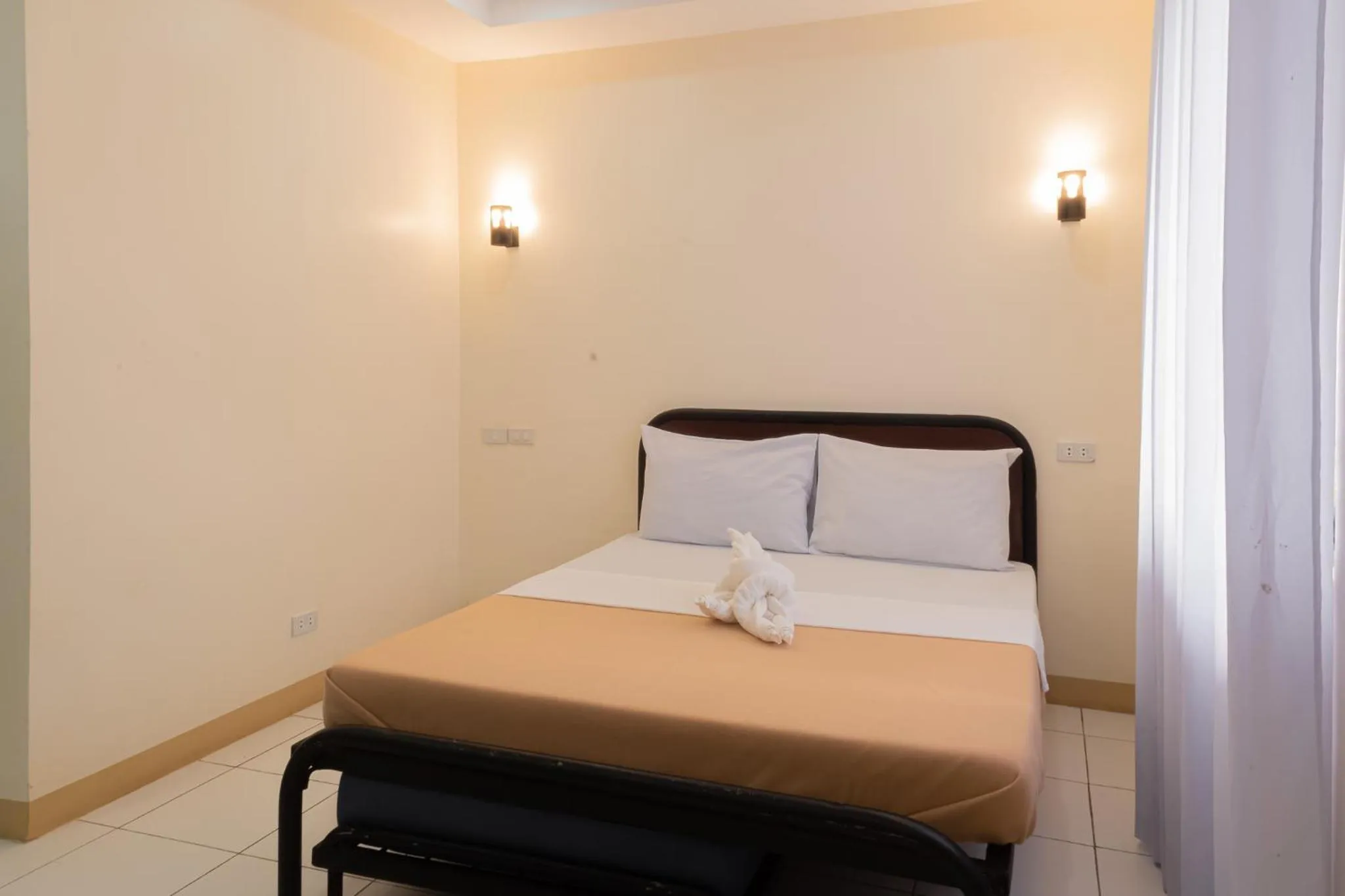 Bed in Almira Diving Resort- Panglao