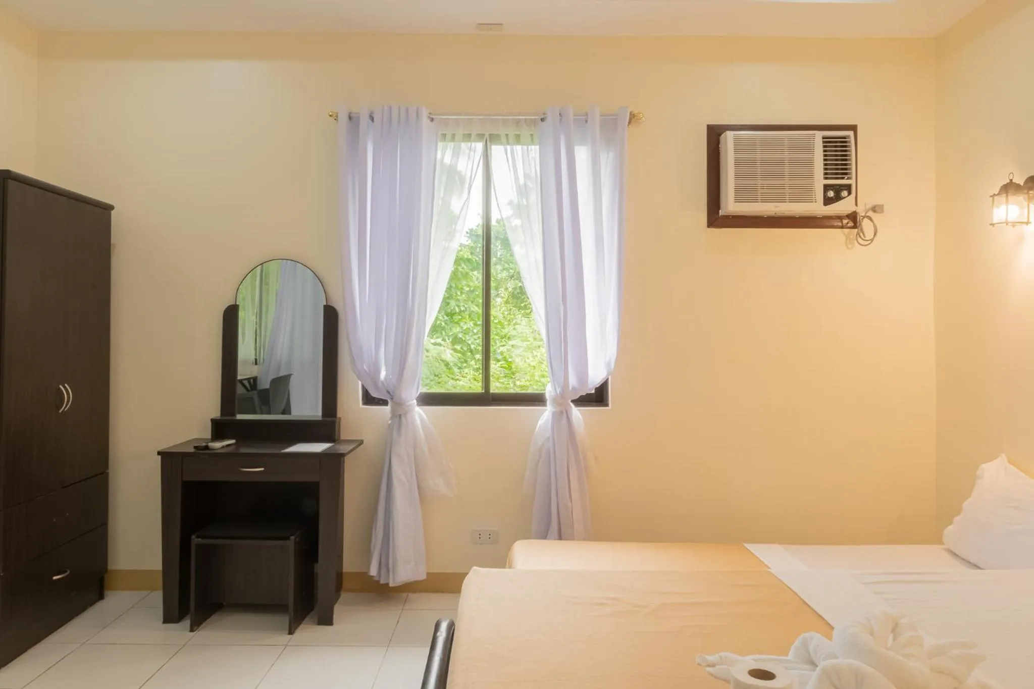 Bed in Almira Diving Resort- Panglao