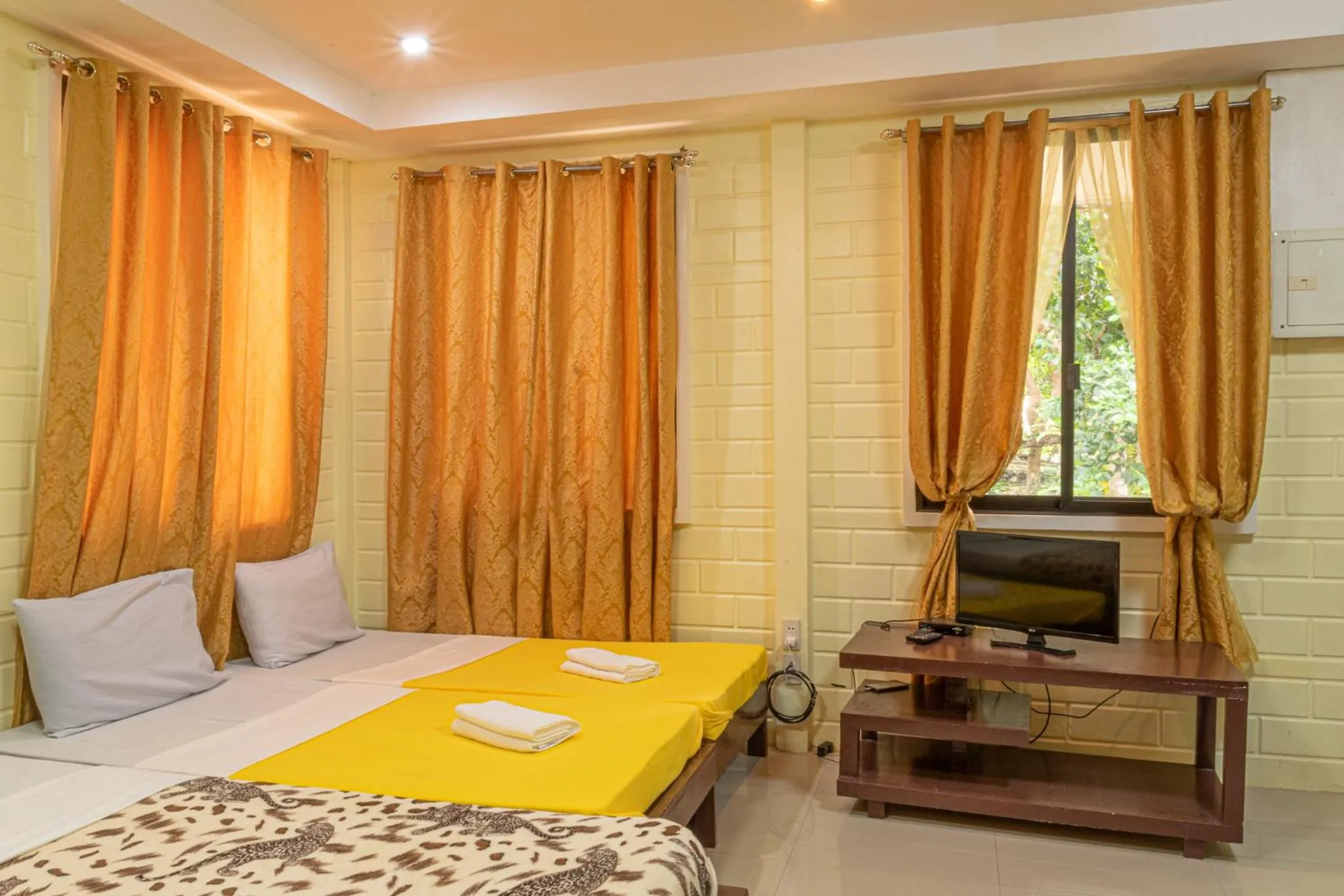 Bed in Almira Diving Resort- Panglao