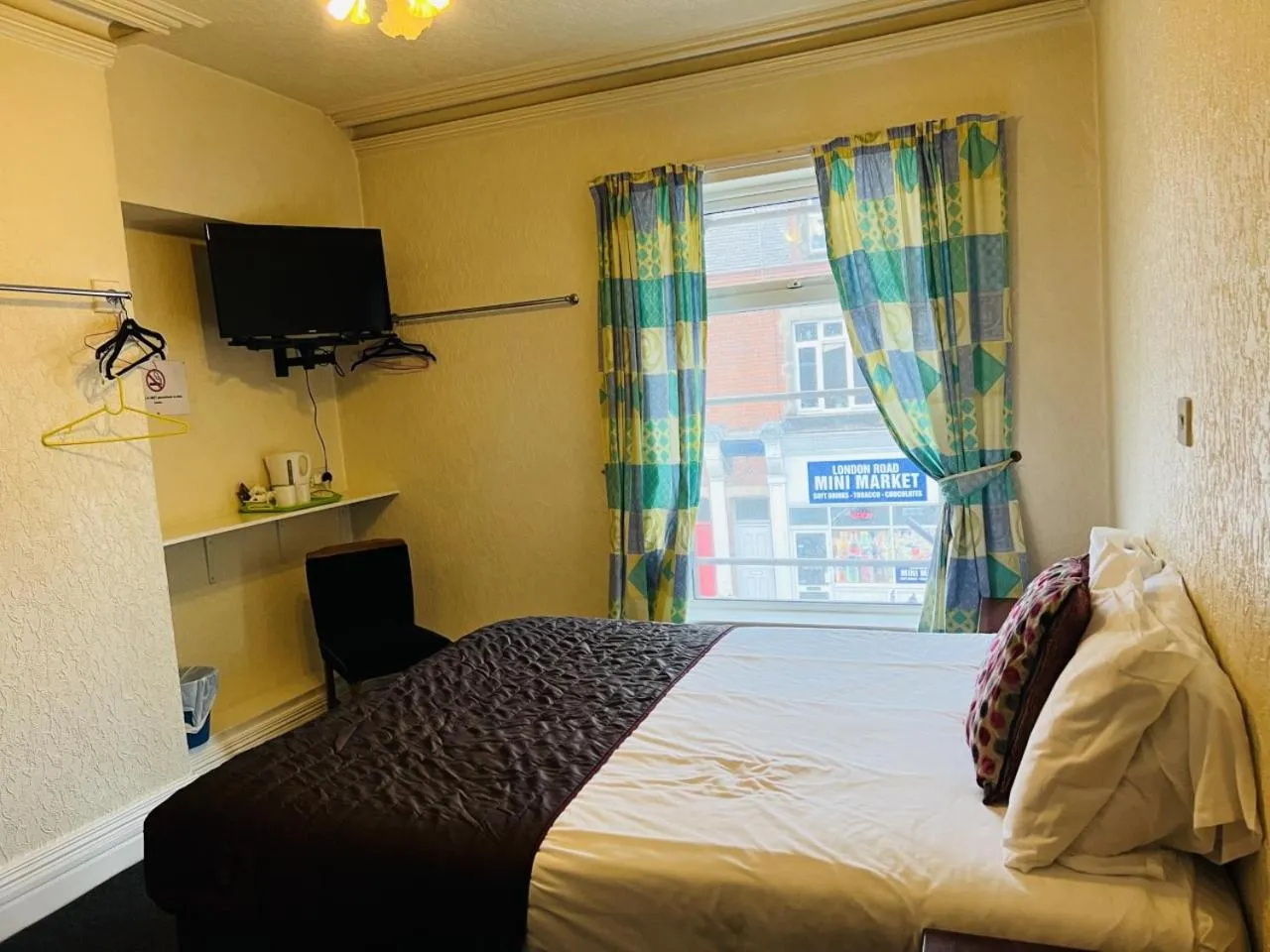 Other, Bed in The Roadhouse