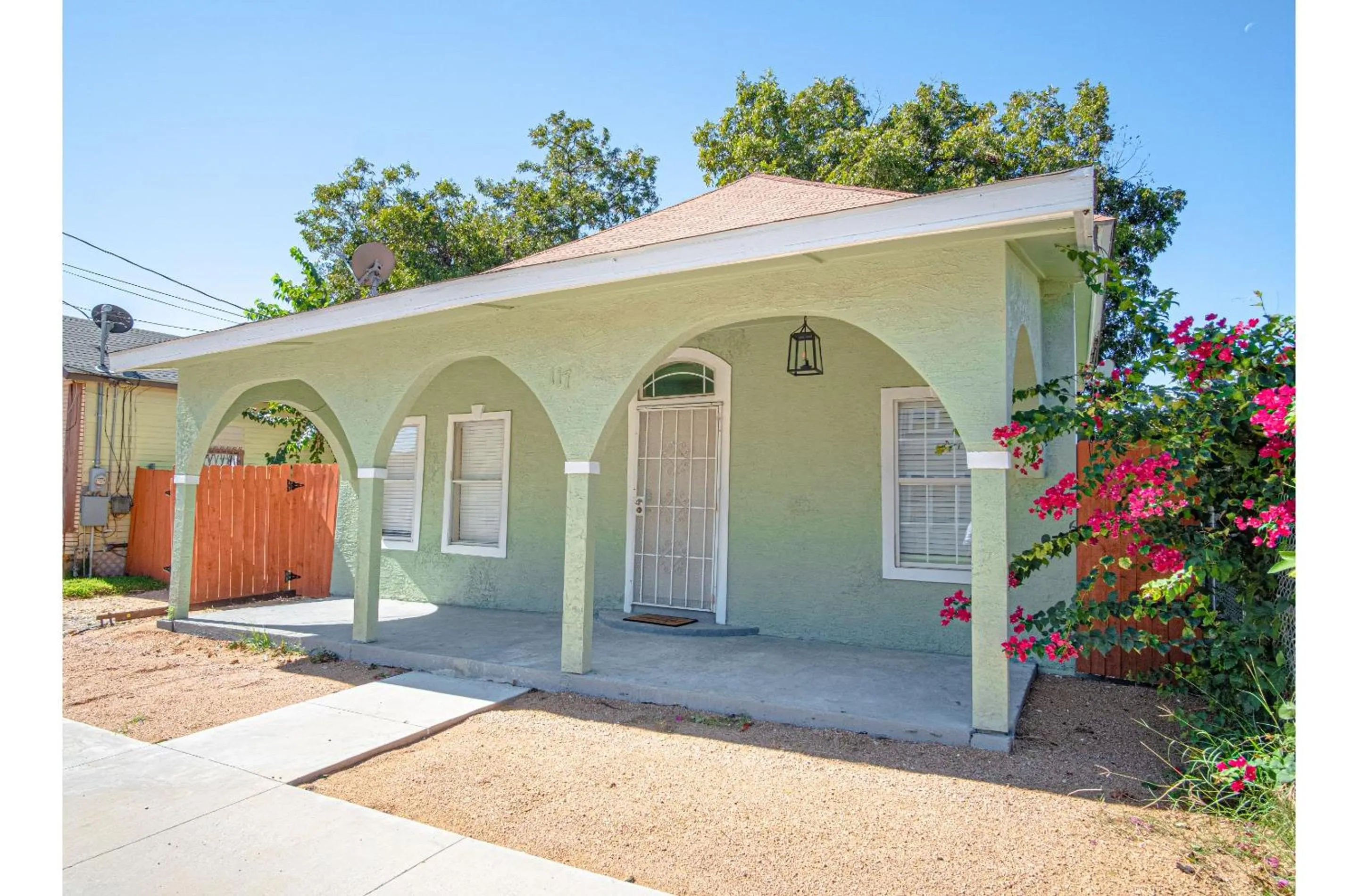 Property building in 3 BR1 BA Remodeled Home Near Downtown