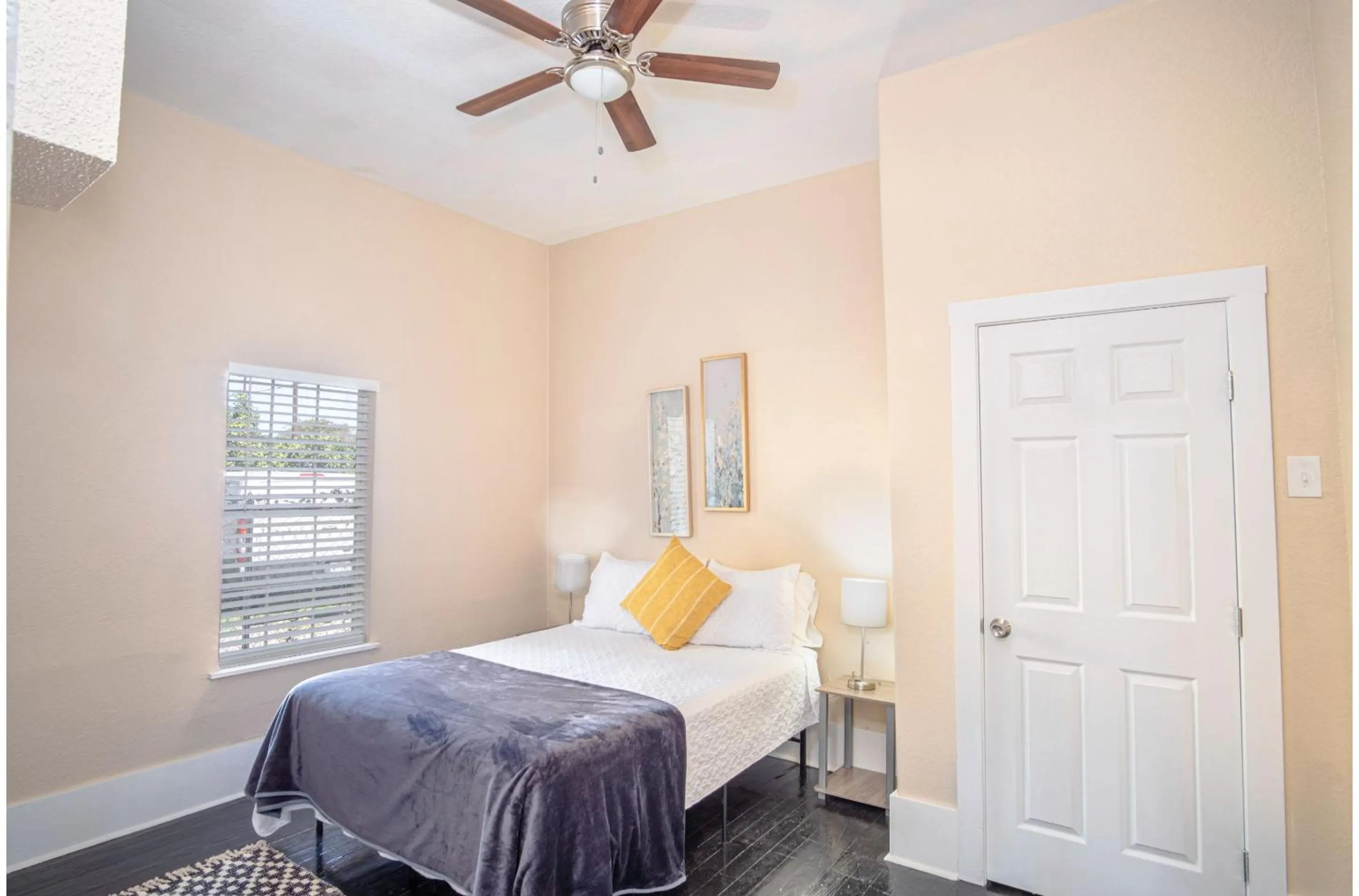 Bed in 3 BR1 BA Remodeled Home Near Downtown