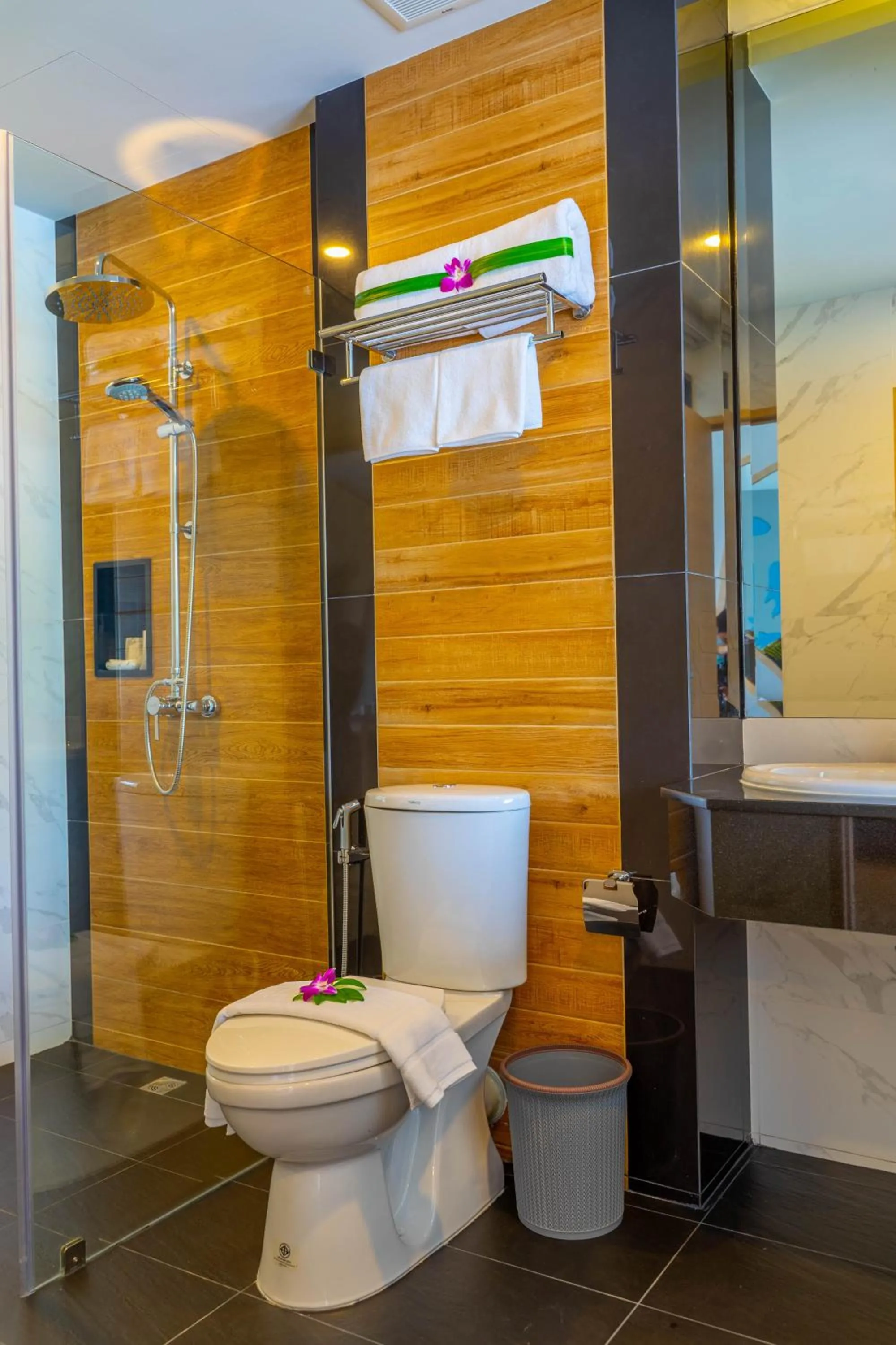 Golden Paradise Hotel - SHA PLUS