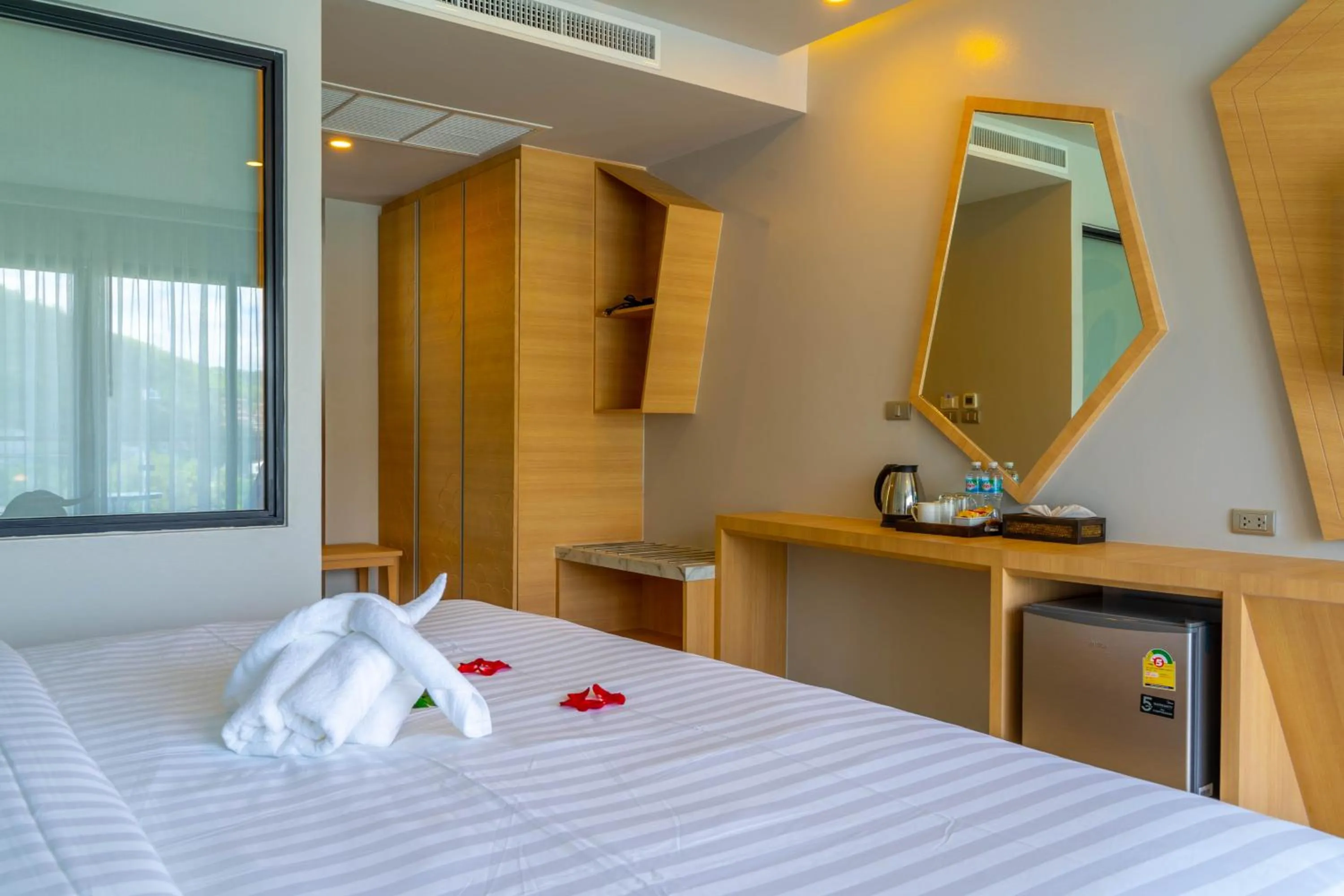 Bed in Golden Paradise Hotel - SHA PLUS