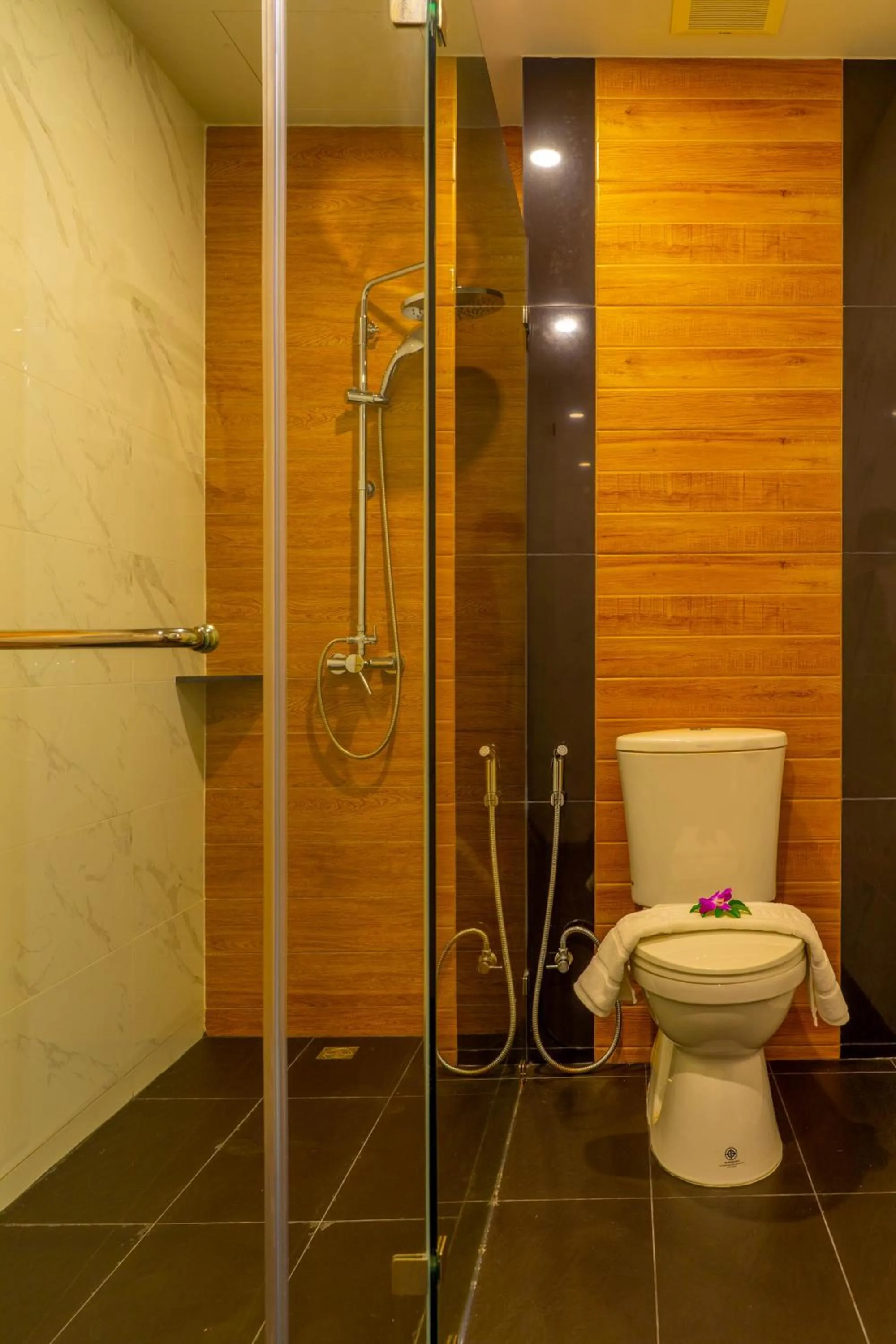 Golden Paradise Hotel - SHA PLUS