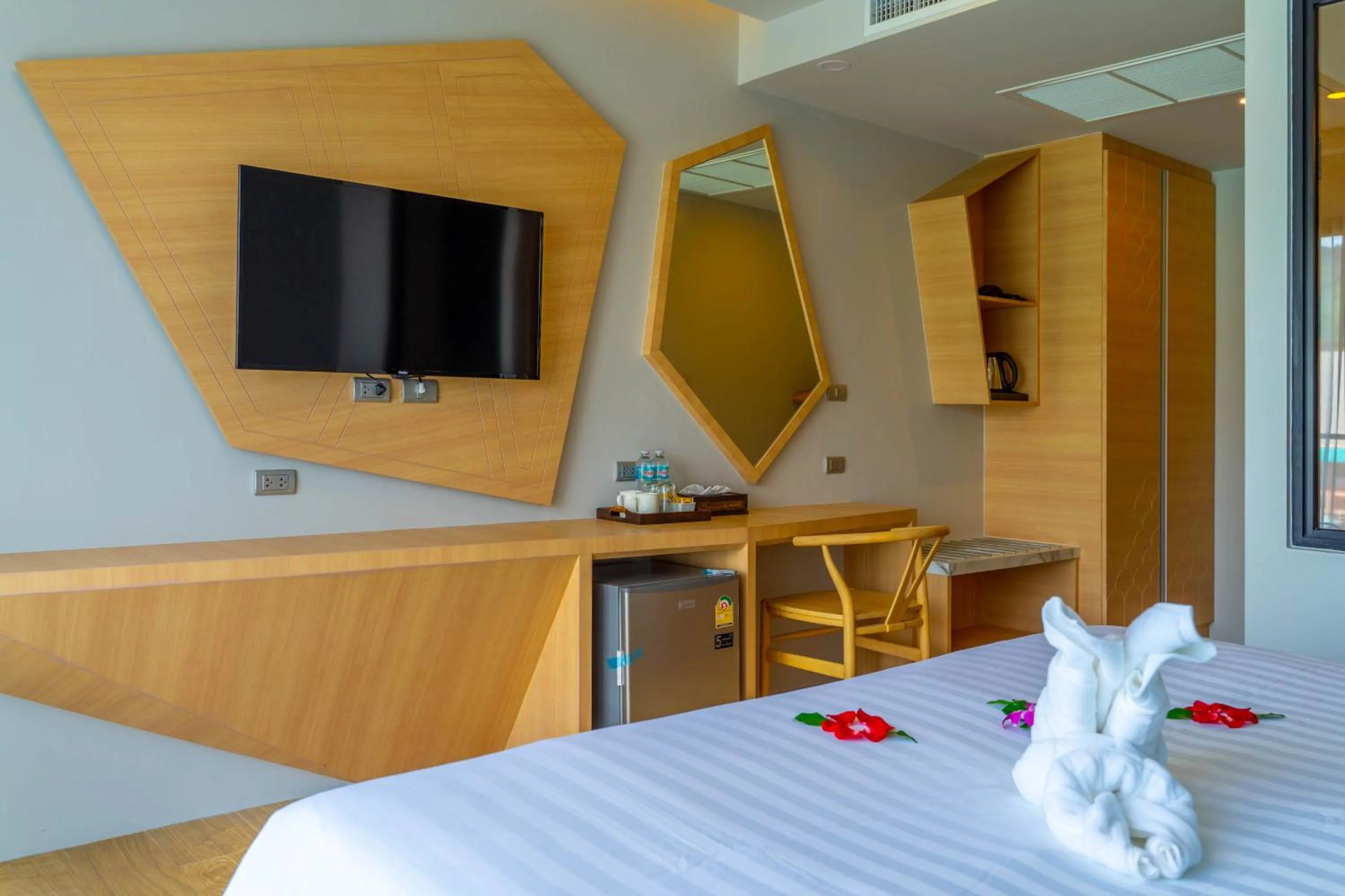 Bed in Golden Paradise Hotel - SHA PLUS