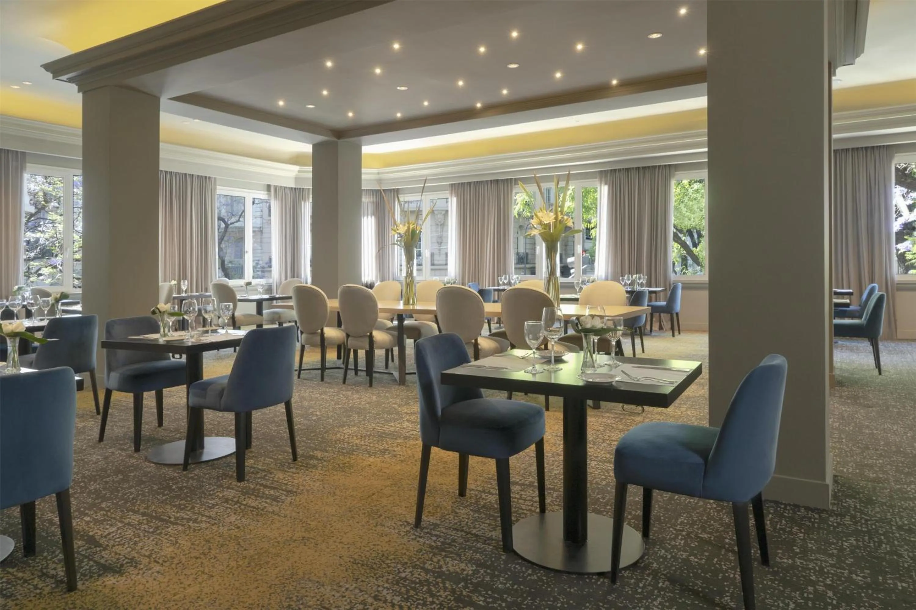 Restaurant/places to eat in NH Collection Buenos Aires Crillón