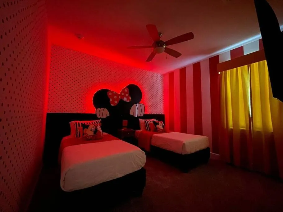 Bed in Spectacular 12-Bed Mansion with game room