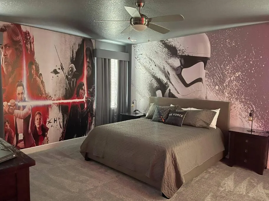 Bed in Spectacular 12-Bed Mansion with game room