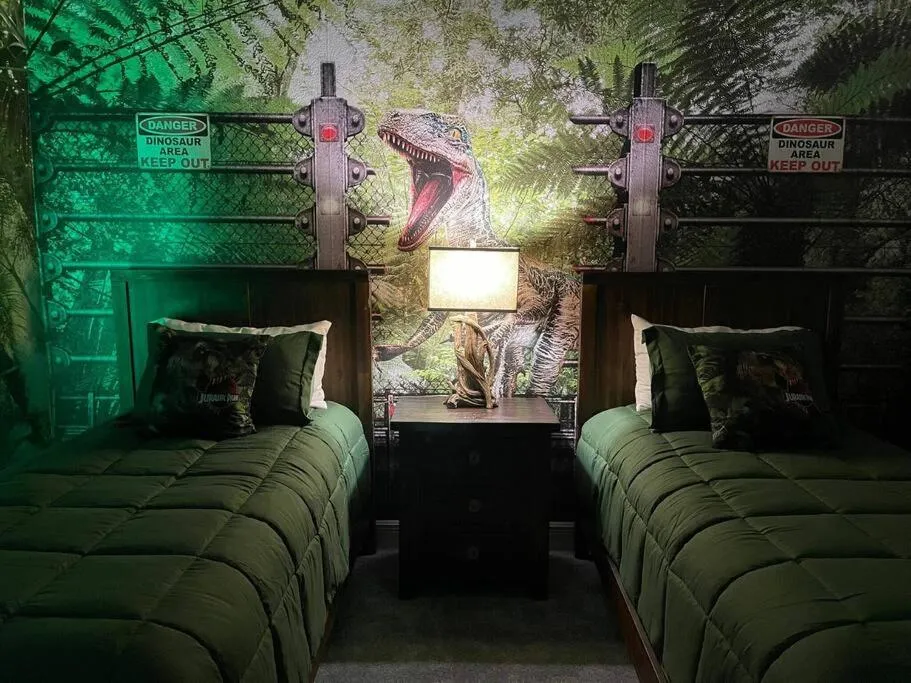 Bed in Spectacular 12-Bed Mansion with game room