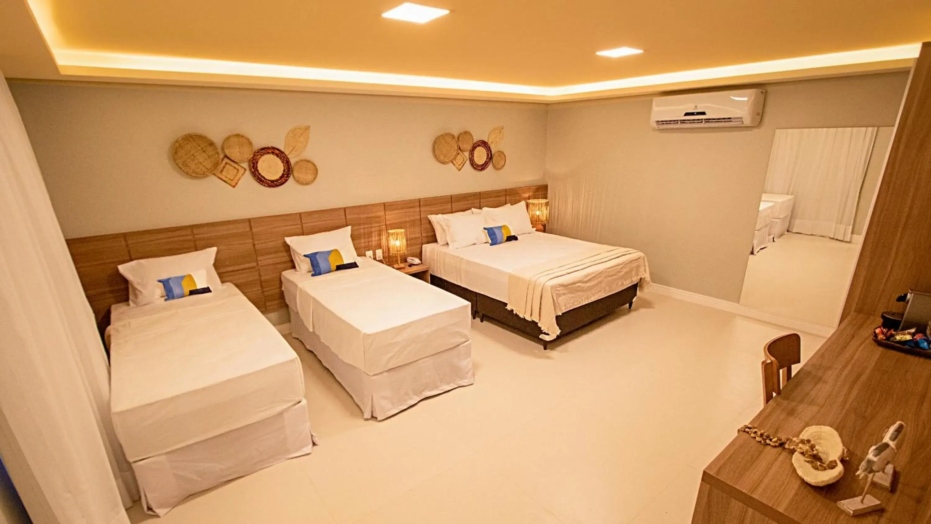 Quadruple Room in Paraiso Beach Hotel Quadruple Room in Paraiso Beach Hotel