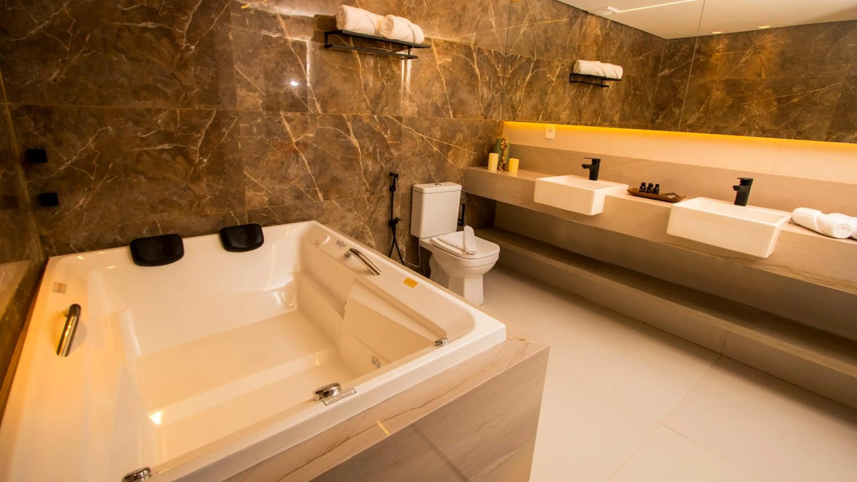 Bedroom, Bed in Paraiso Beach Hotel