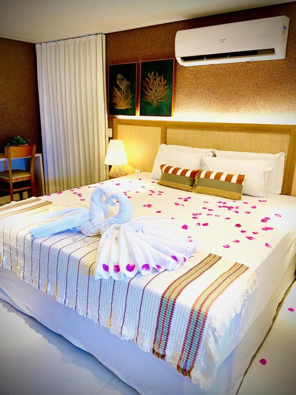 Hot Tub, Bed in Paraiso Beach Hotel