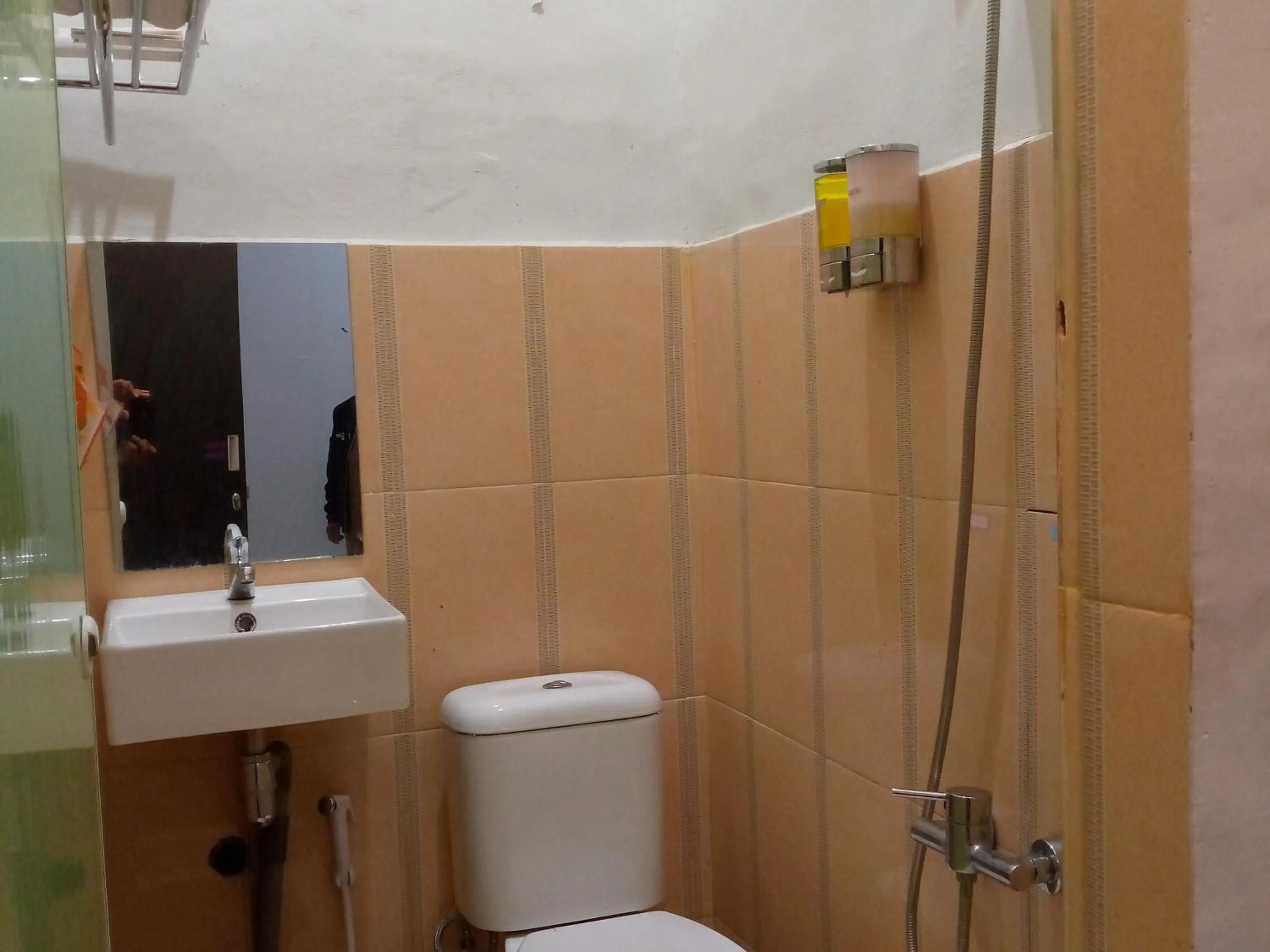 Bathroom in Hotel Belangi Syariah Taakengon Mitra RedDoorz