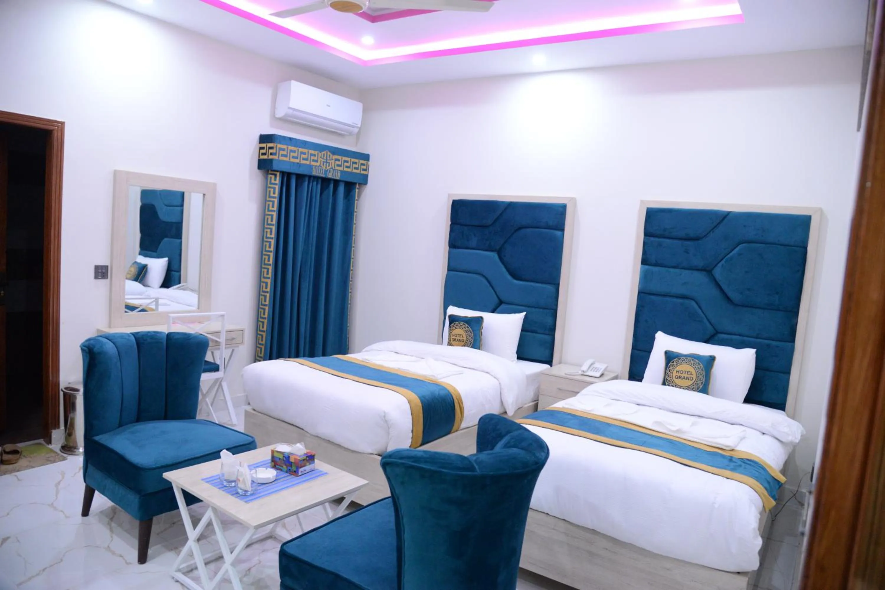 Bed in Hotel Grand Lahore