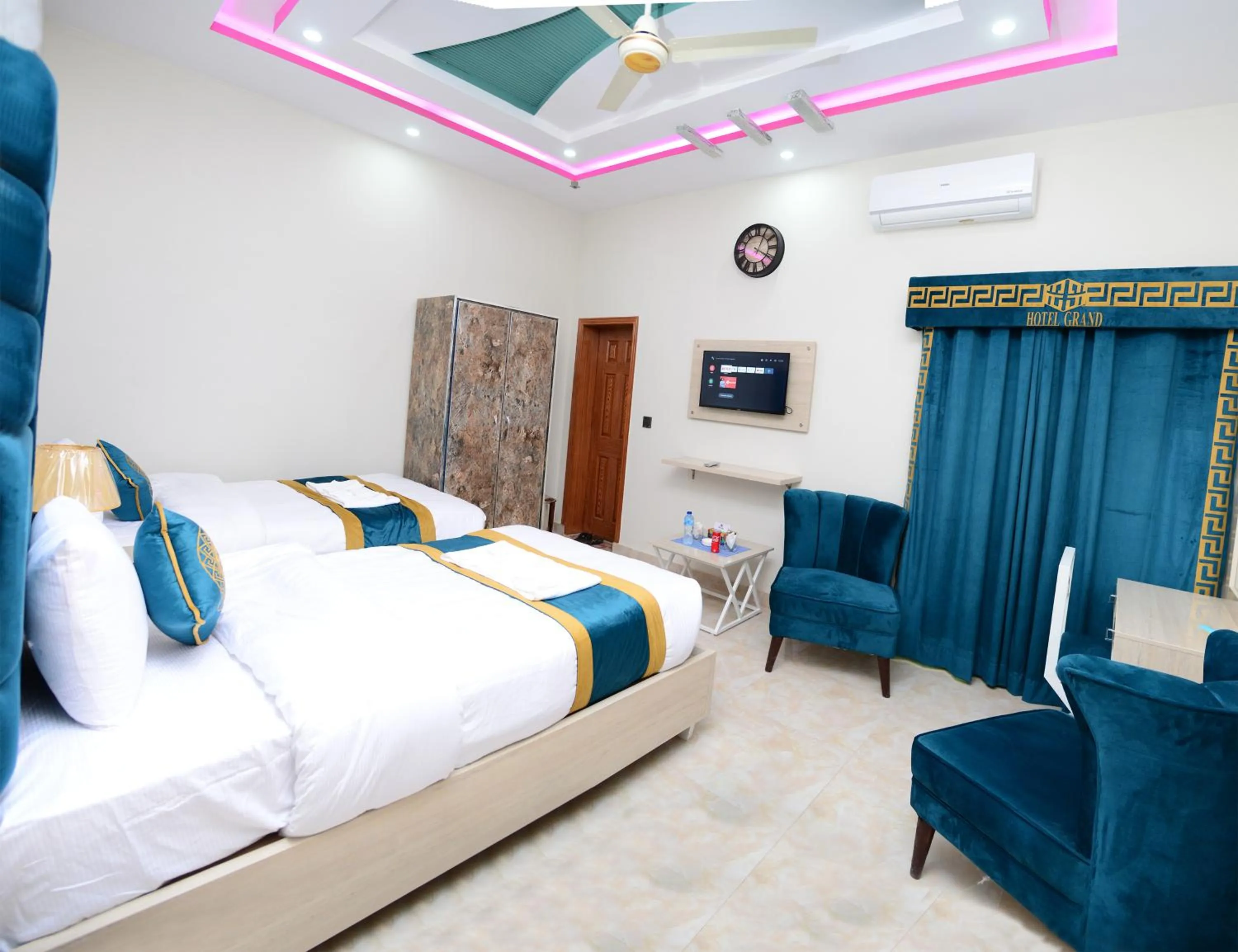 Bed in Hotel Grand Lahore