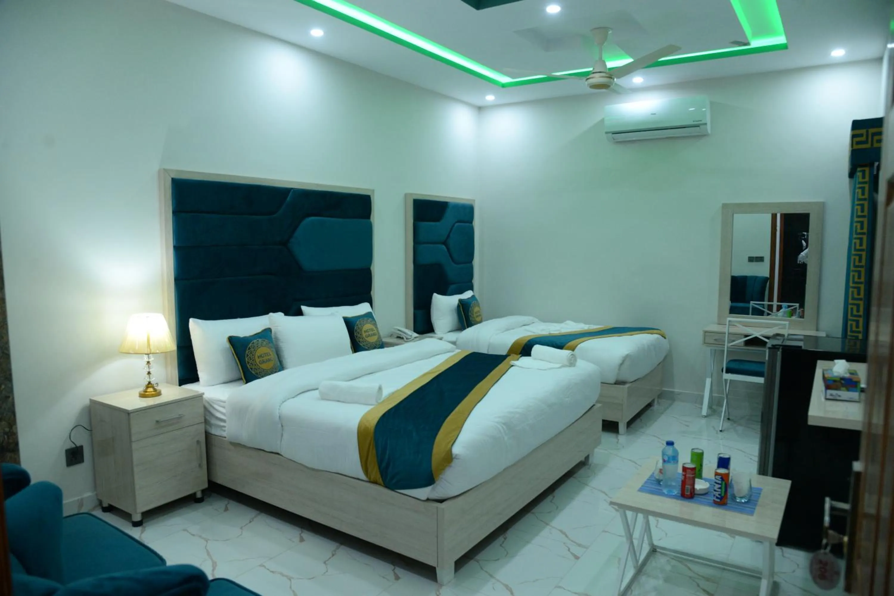 Bed in Hotel Grand Lahore