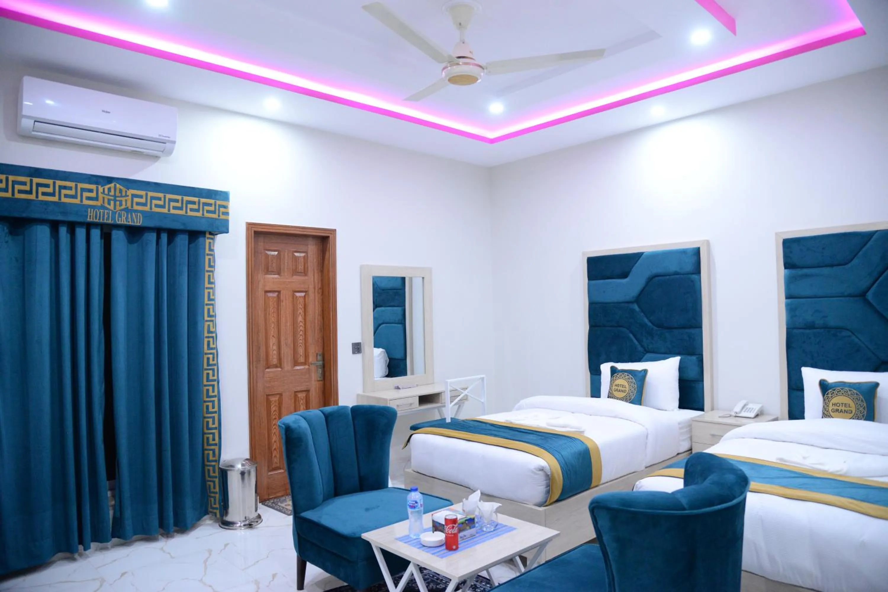 Bed in Hotel Grand Lahore