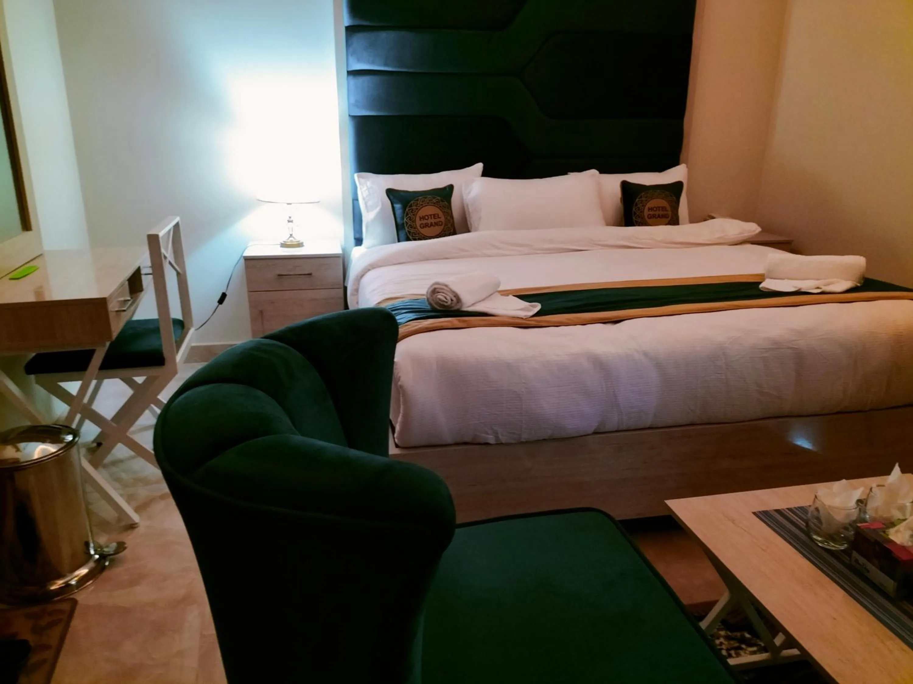 Bed in Hotel Grand Lahore