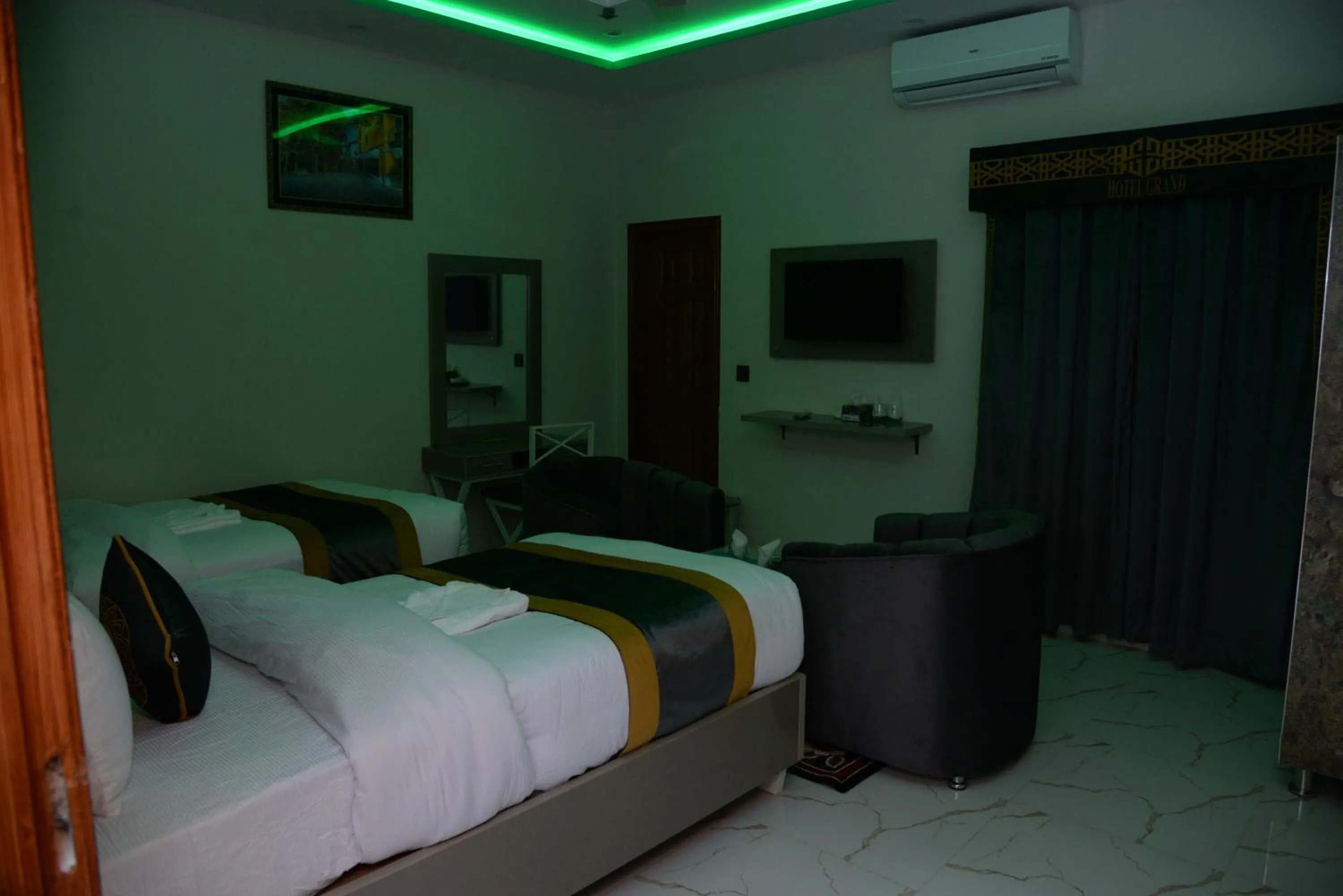 Bed in Hotel Grand Lahore