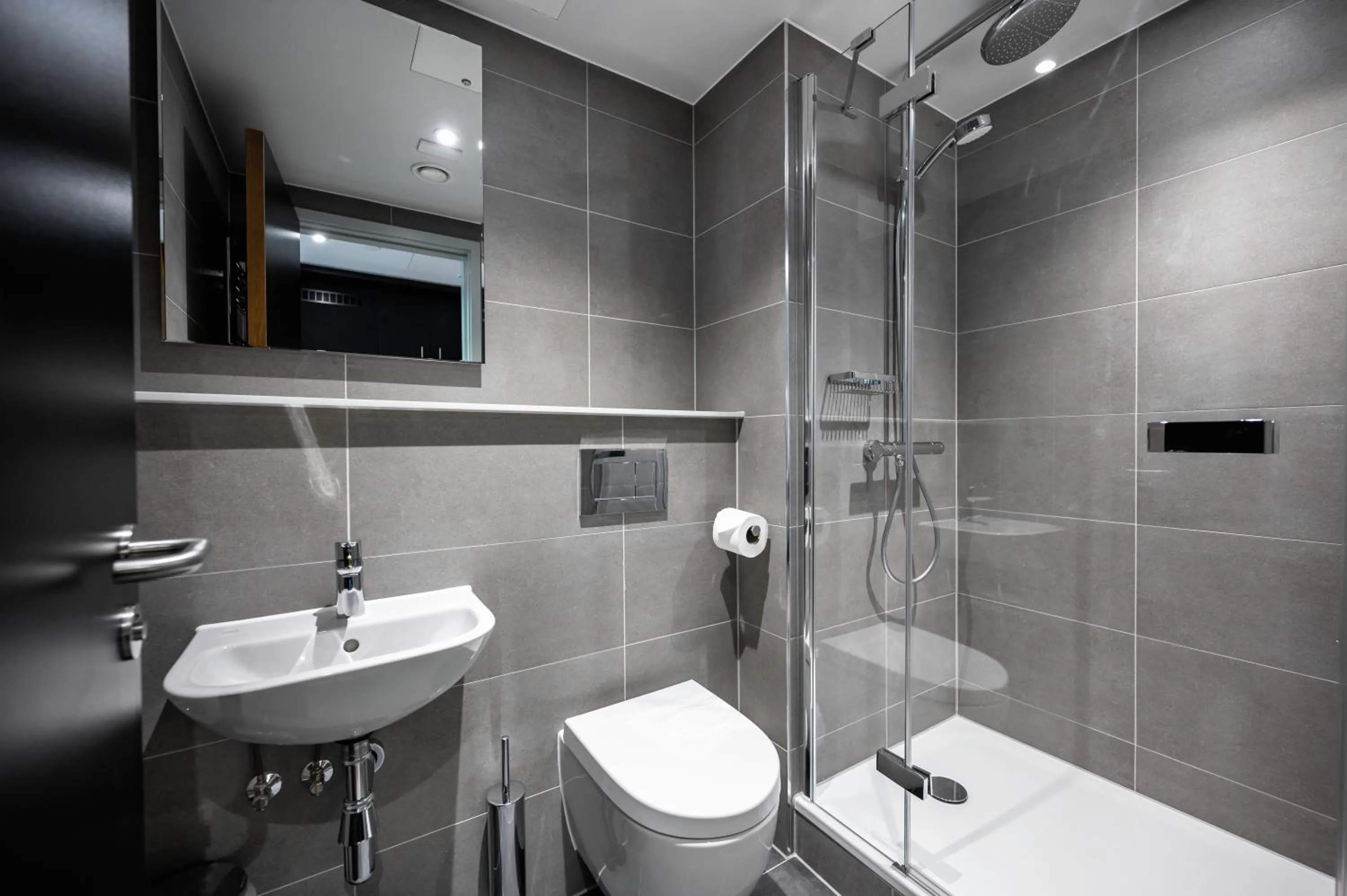 Shower in Staycity Aparthotels Dublin Tivoli