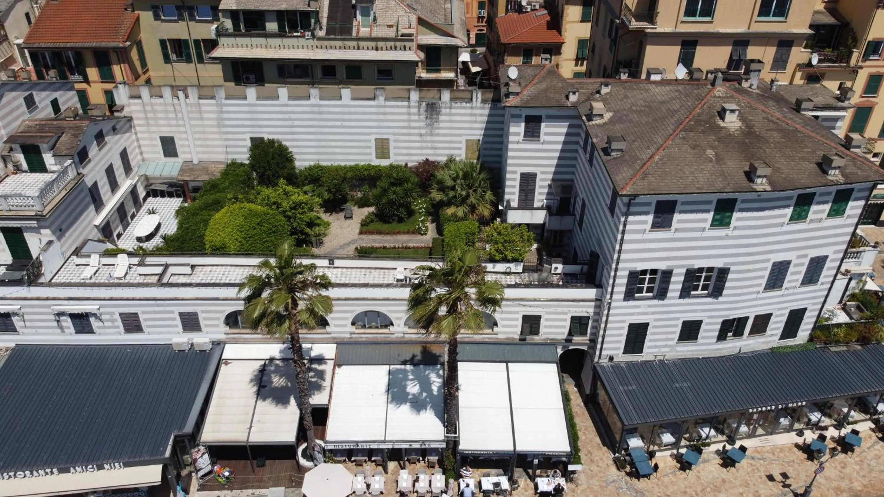 Neighbourhood in Casa Garibalda - seafronf apartment