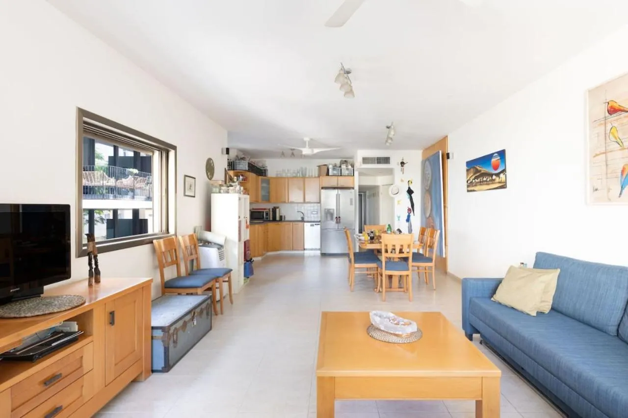 Cozy 3BR Apt w Big Windows 5 Min Walk From Beach