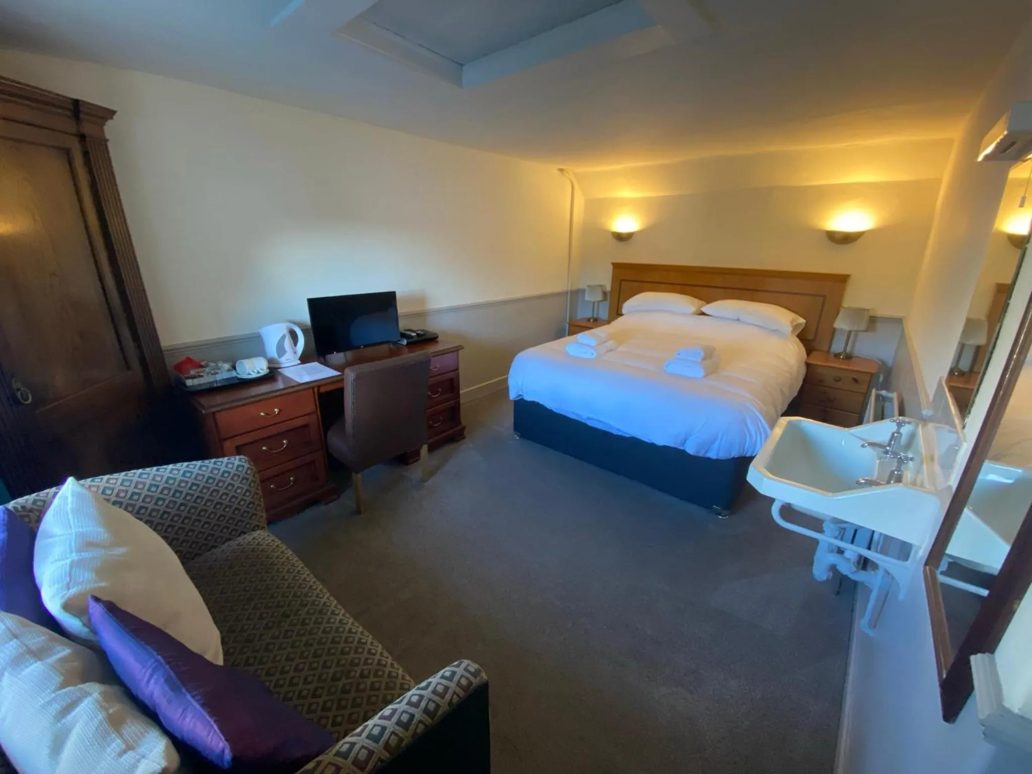 The Clovenfords Hotel