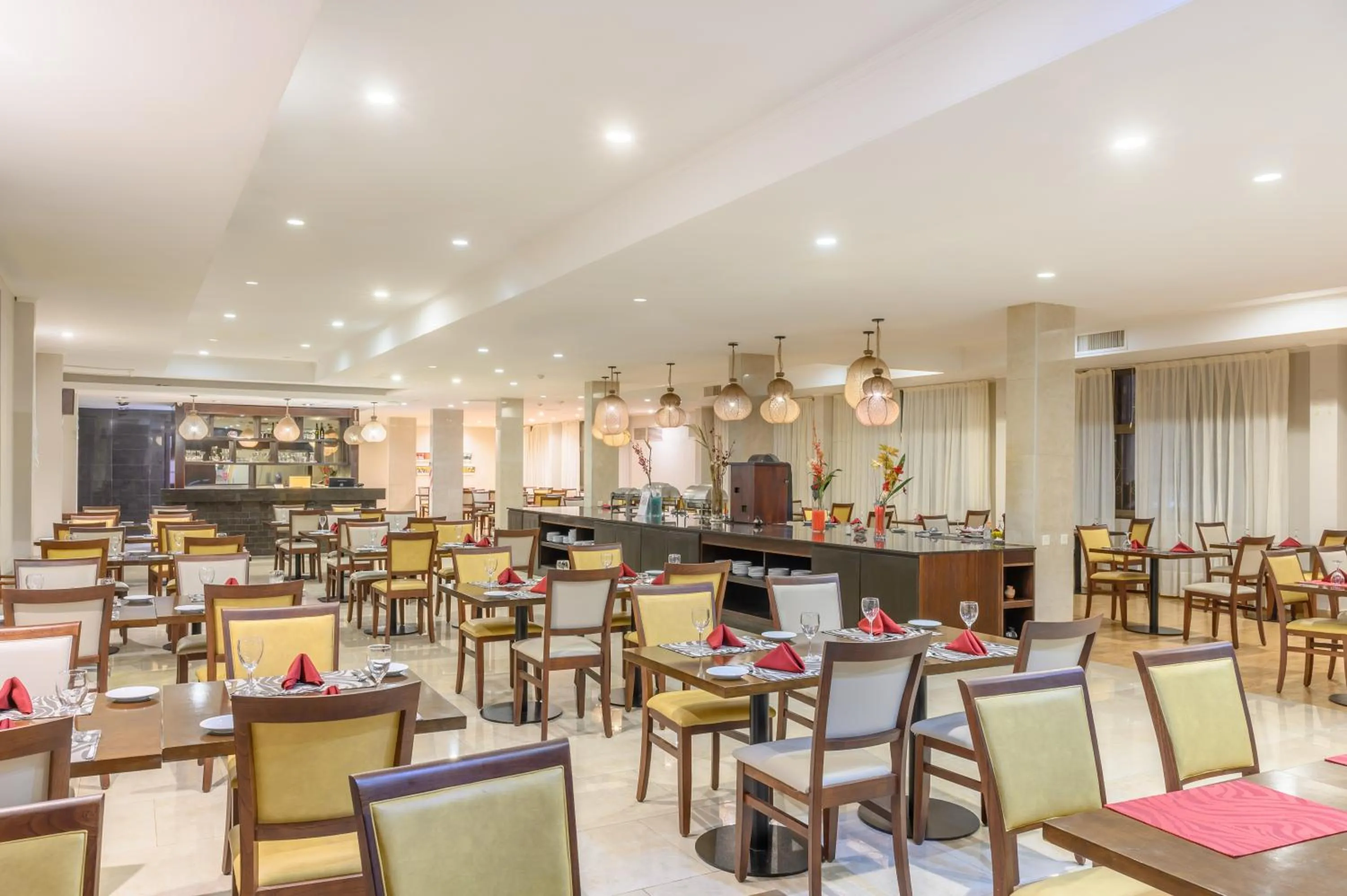 Restaurant/places to eat in Exe Hotel Cataratas