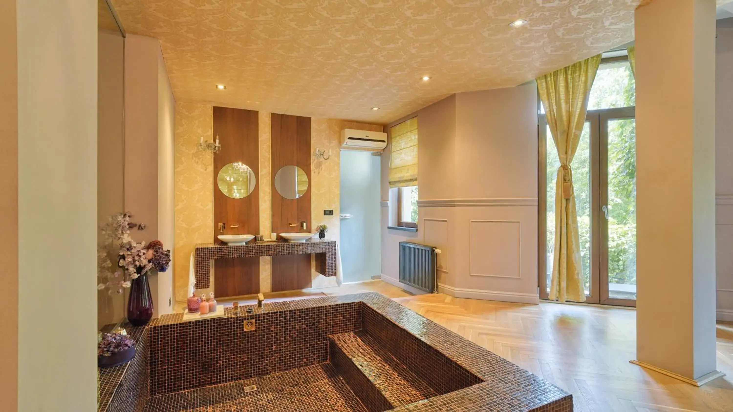 Deluxe Suite with Spa Bath - single occupancy in Relax in Style Boutique Villa Deluxe Suite with Spa Bath - single occupancy in Relax in Style Boutique Villa