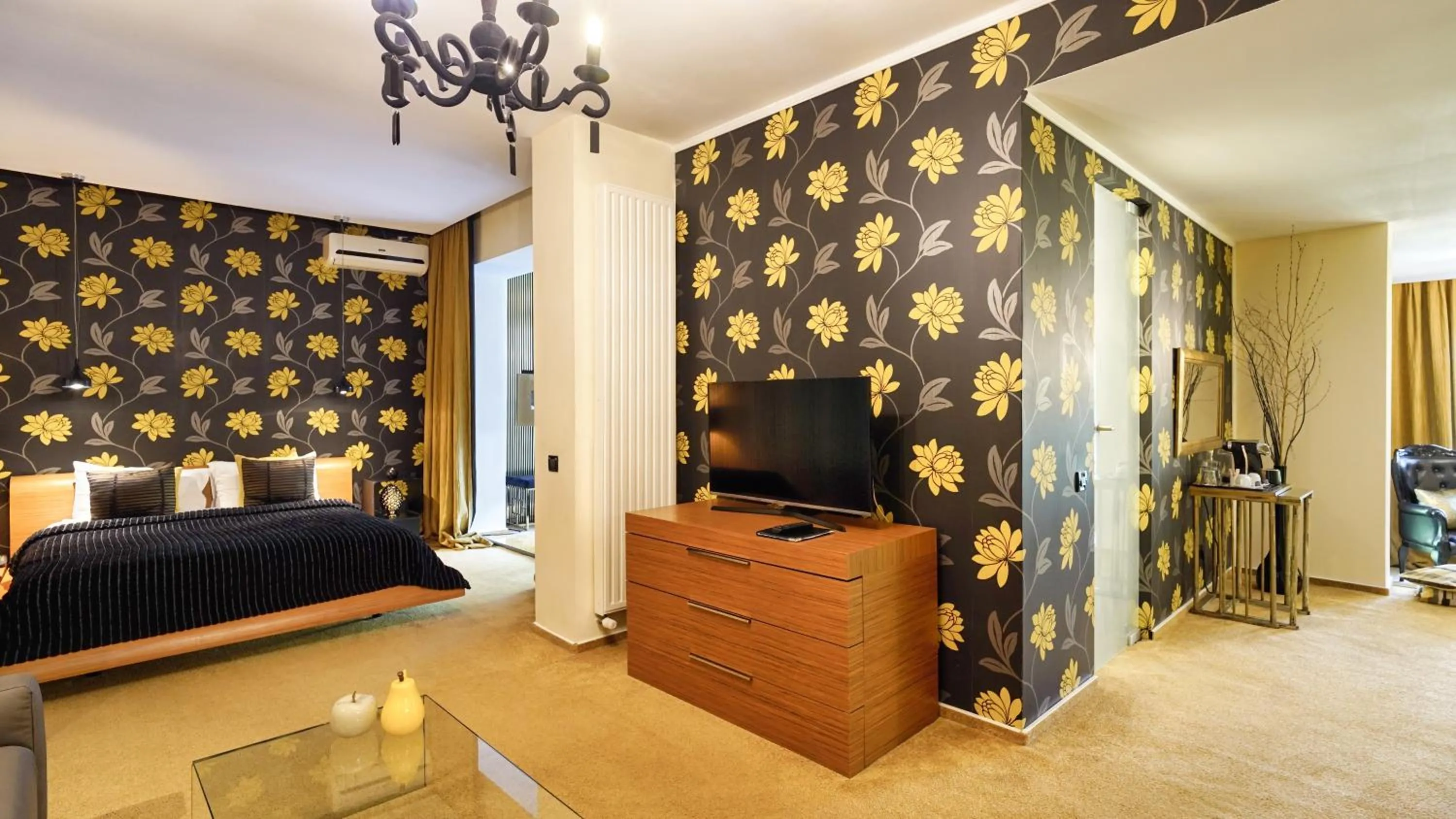 Photo of the whole room, Bed in Relax in Style Boutique Hotel