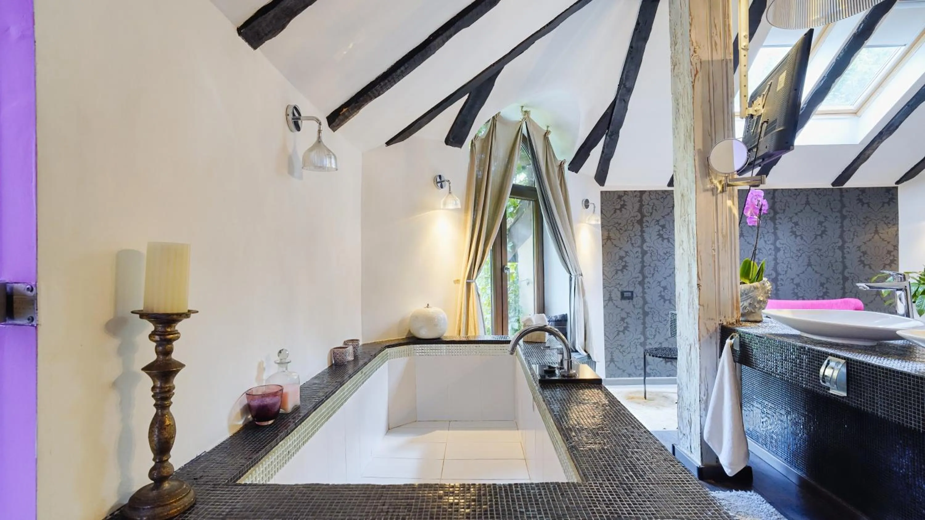 Photo of the whole room, Bed in Relax in Style Boutique Hotel