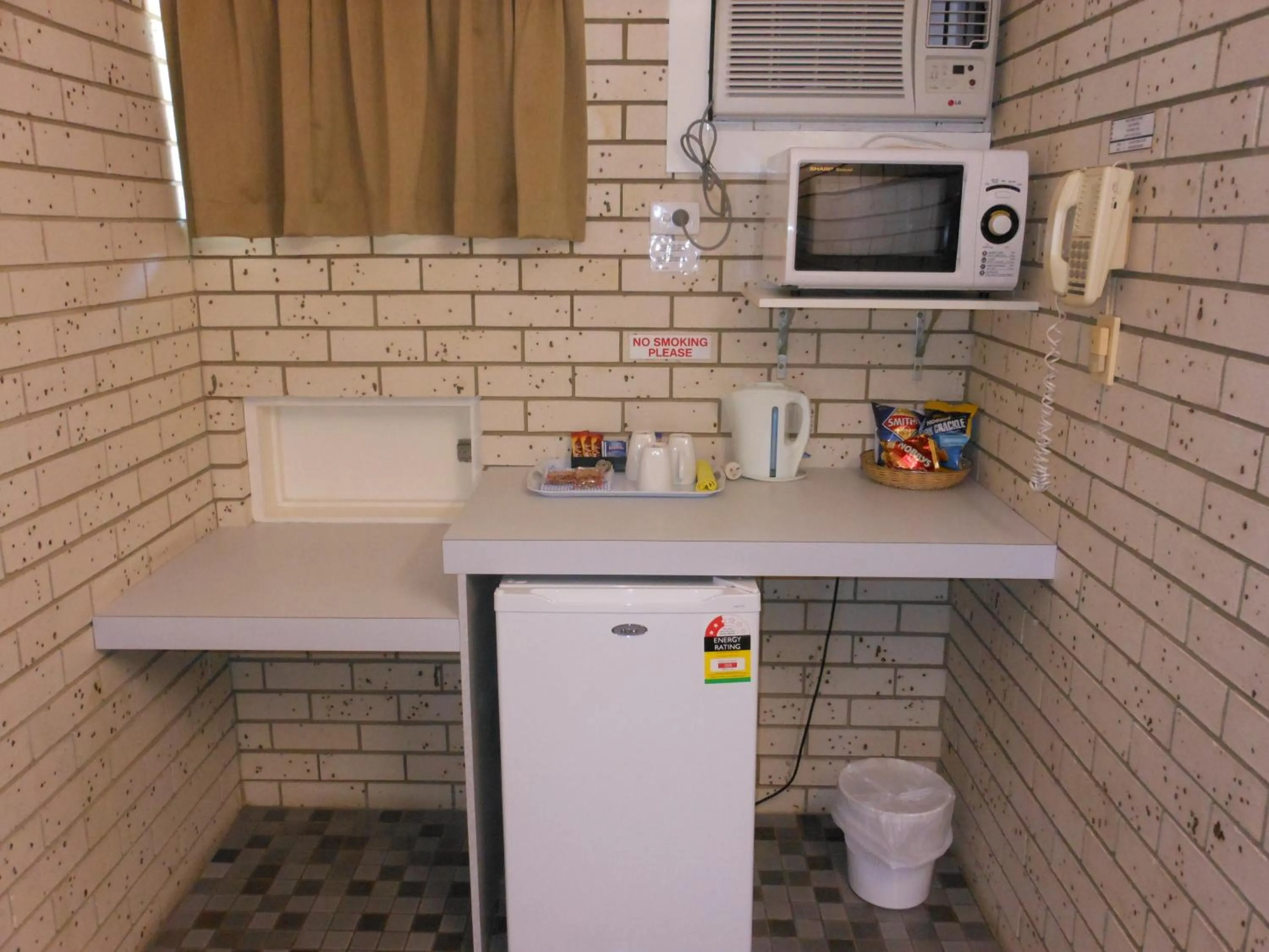 Coffee/tea facilities in Cara Motel