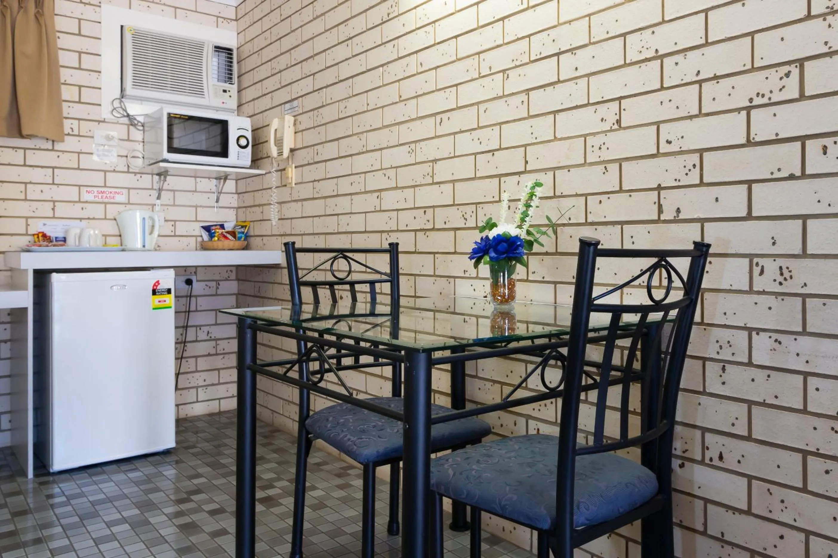 Dining area in Cara Motel