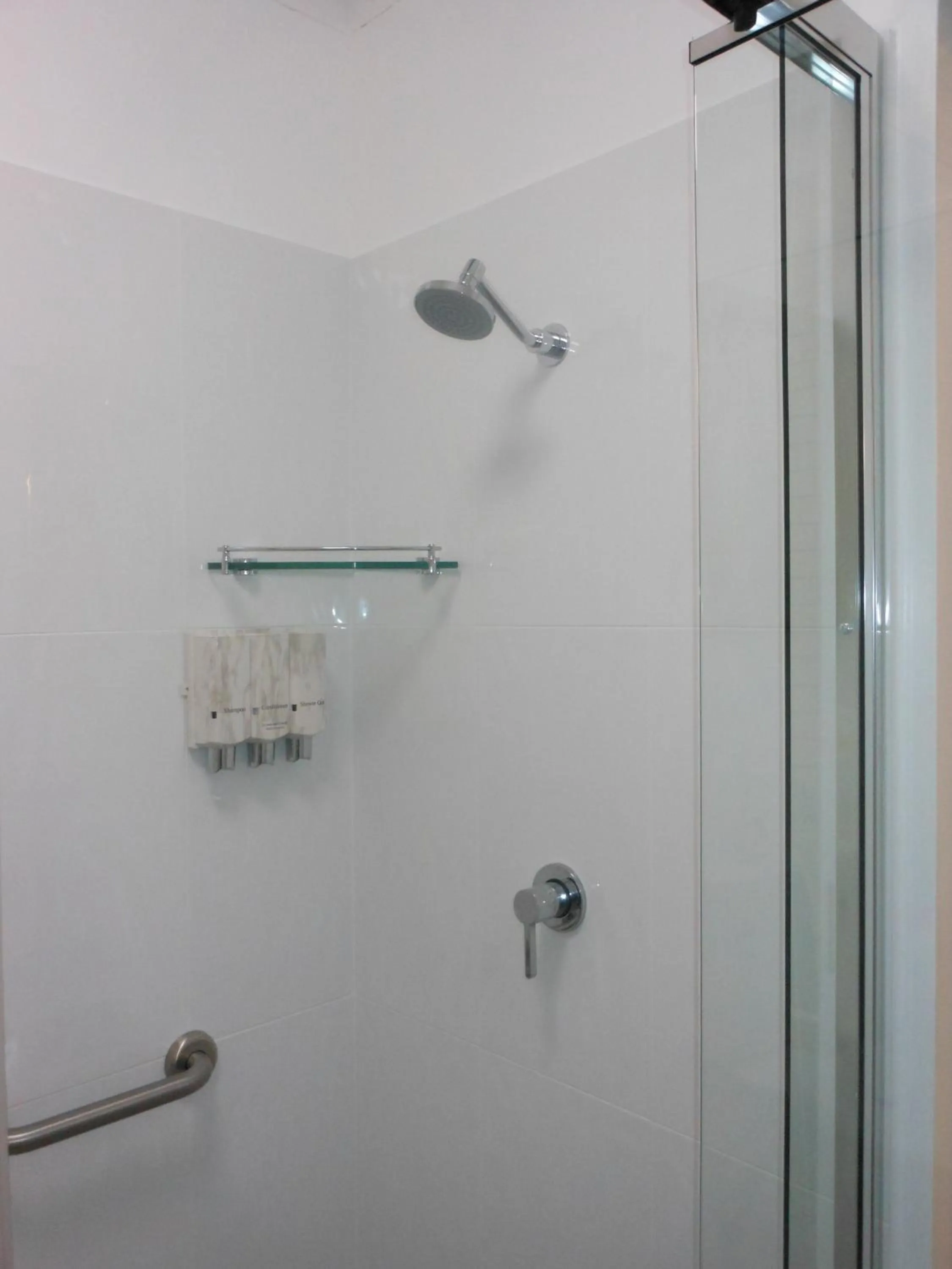 Bathroom in Cara Motel