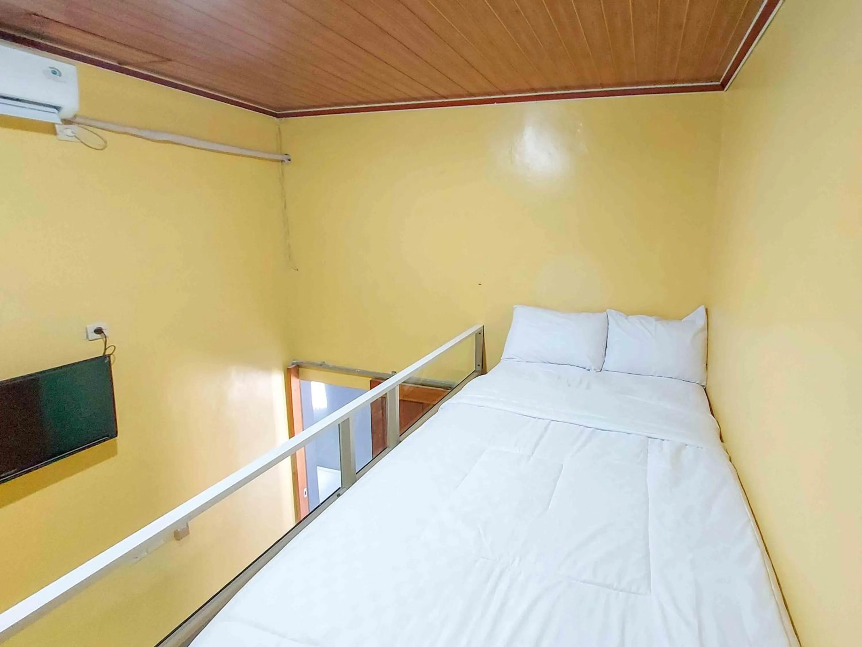 Bed in Guest House Kembar Syariah Semarang RedPartner