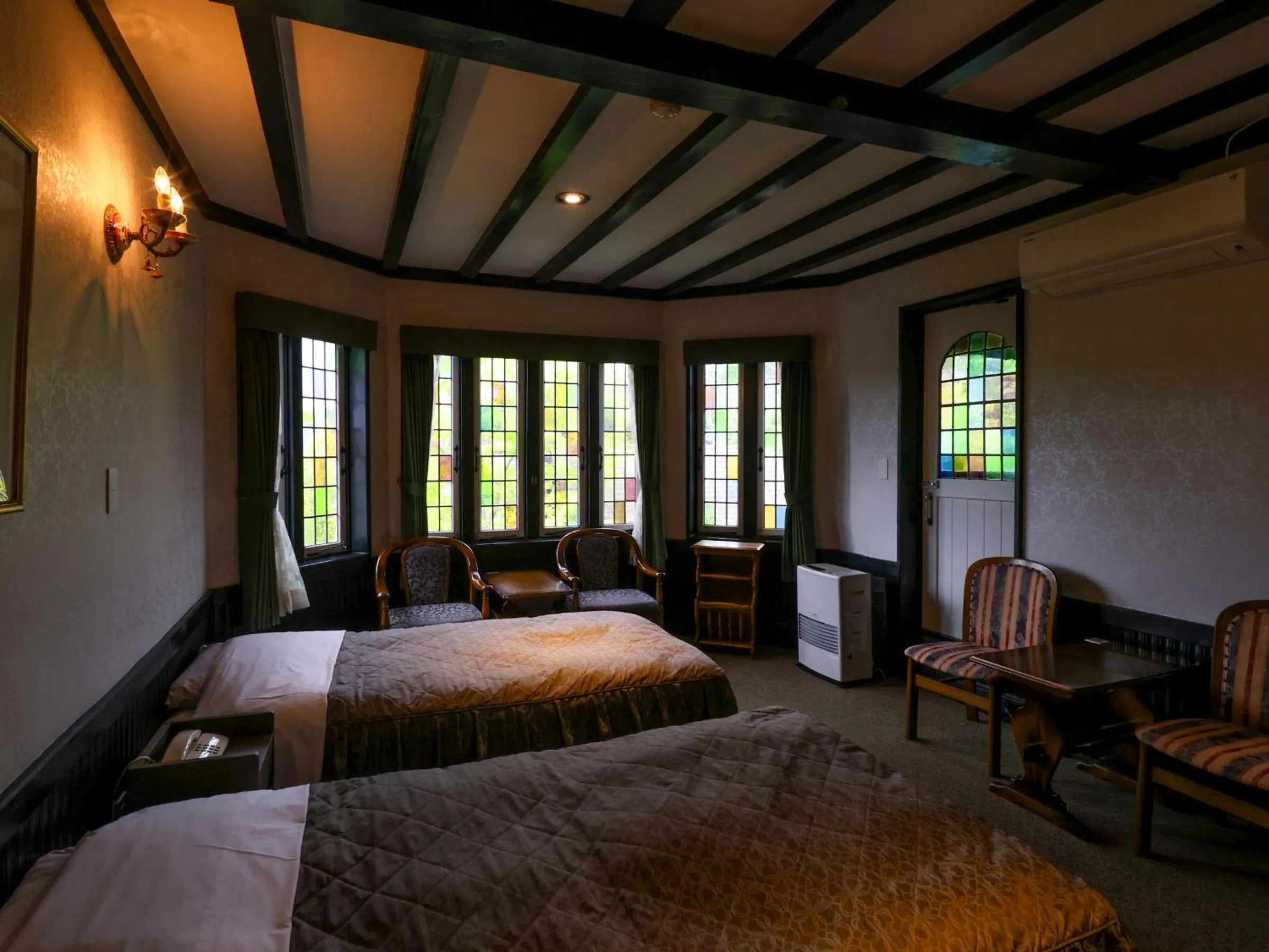 Bed in Petit Hotel & Restaurant Old Age