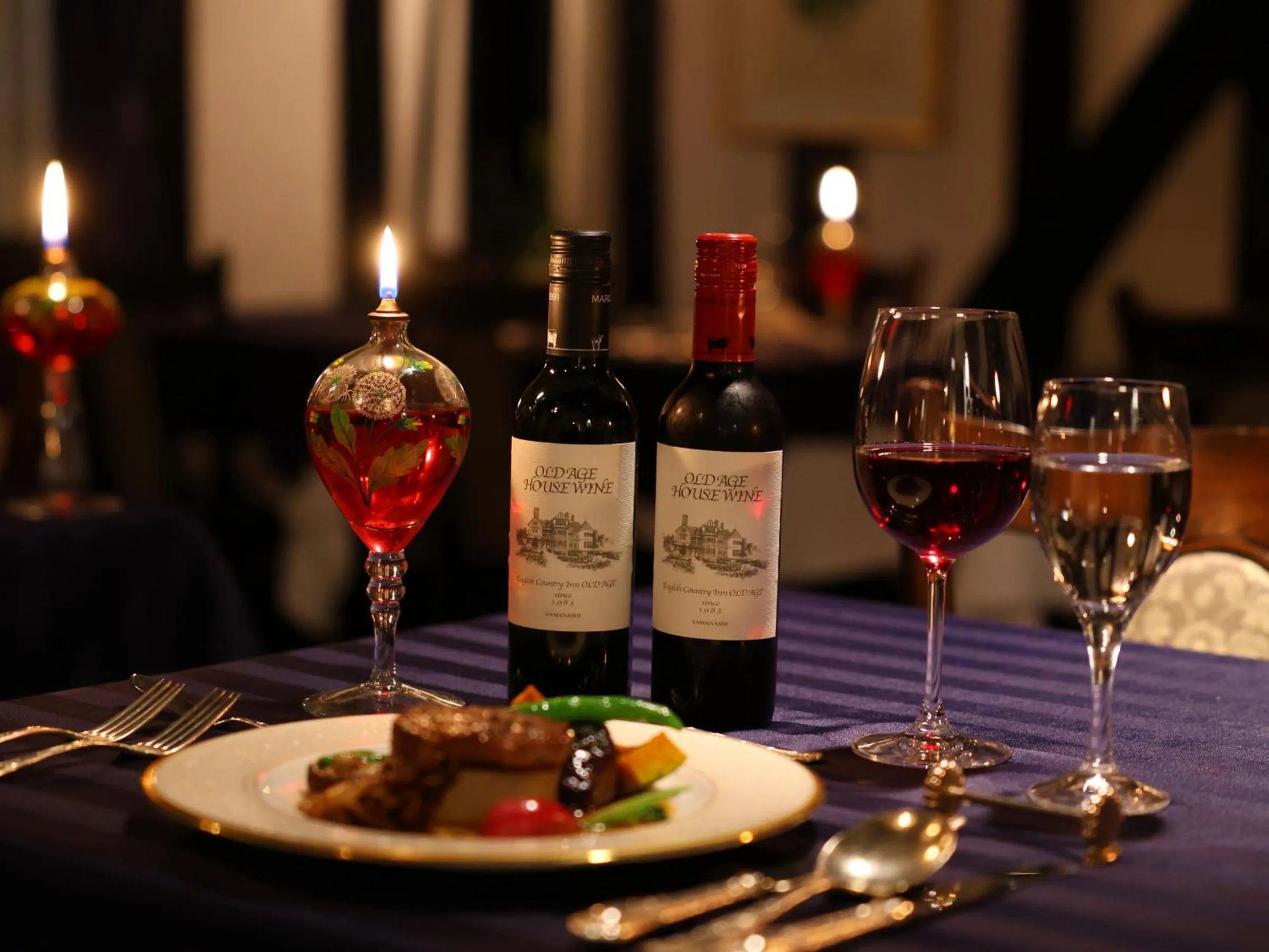 Restaurant/places to eat in Petit Hotel & Restaurant Old Age