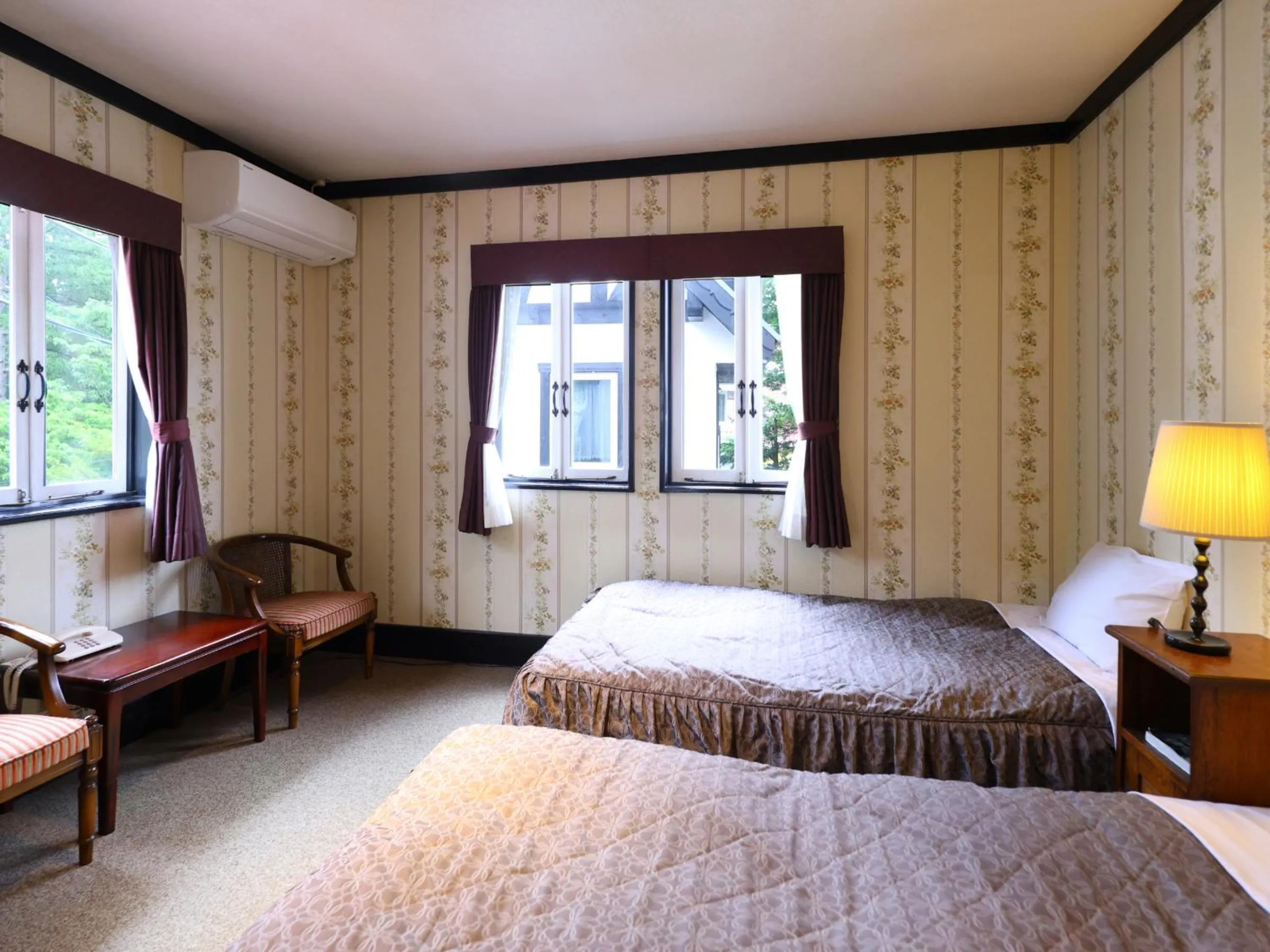 Bed in Petit Hotel & Restaurant Old Age