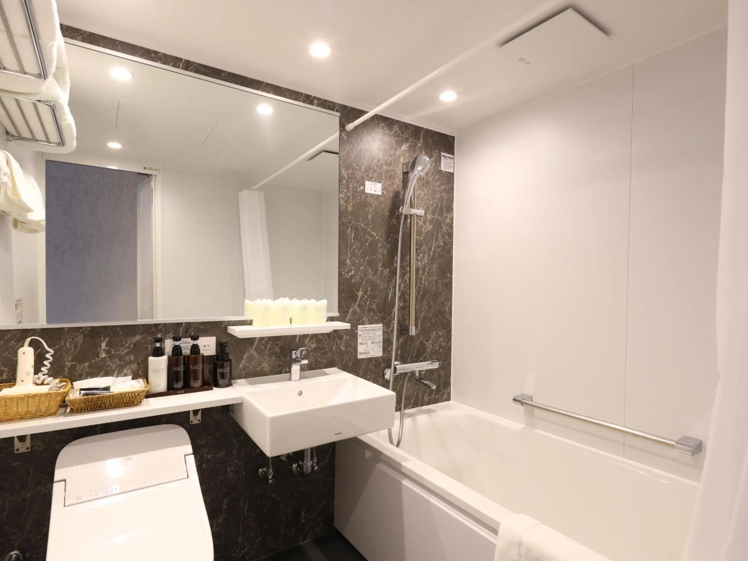 Bathroom in Petit Hotel & Restaurant Old Age